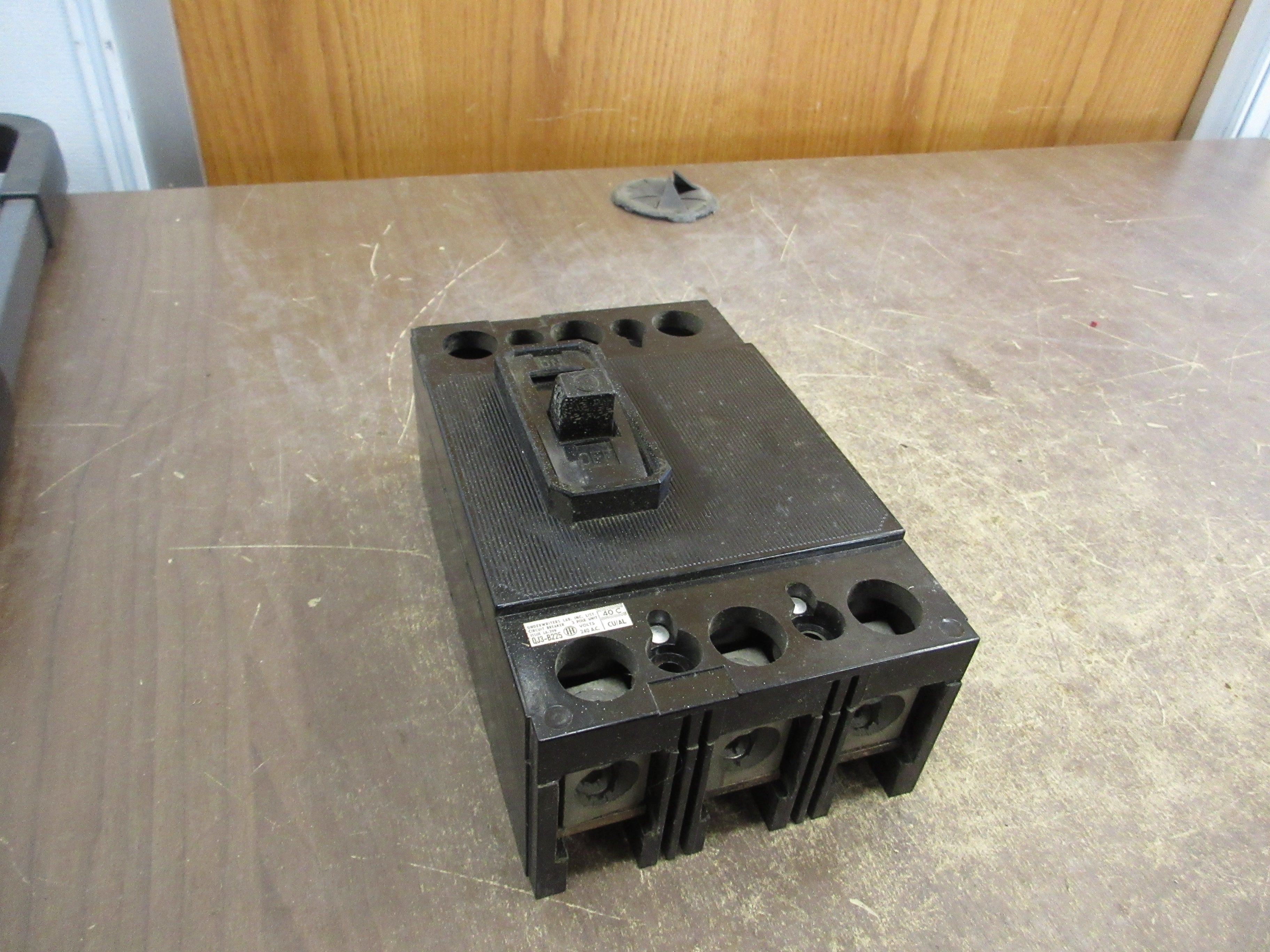 ITE Circuit Breaker QJ3-B225 225A 240V 3P Used