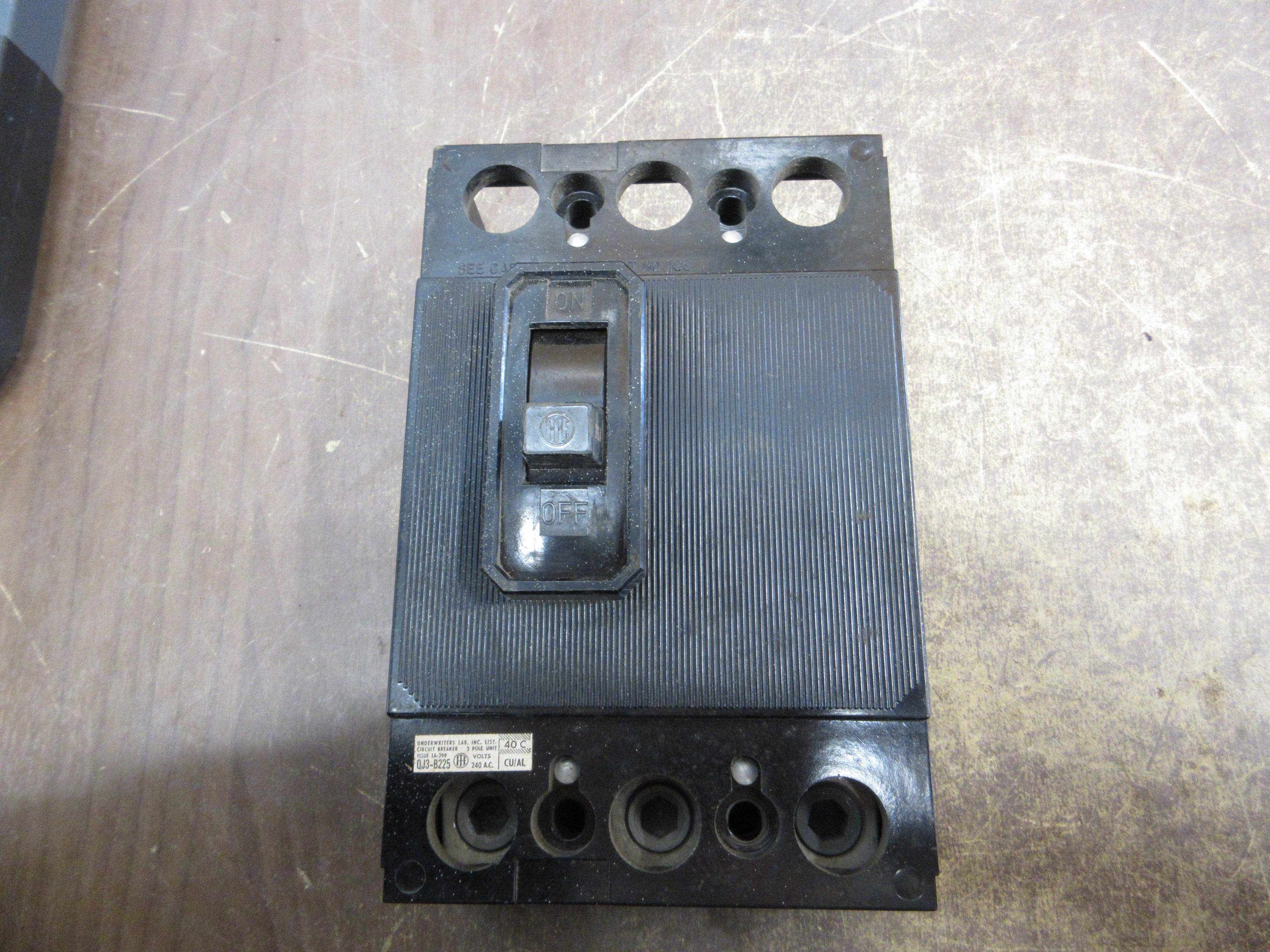 ITE Circuit Breaker QJ3-B225 225A 240V 3P Used