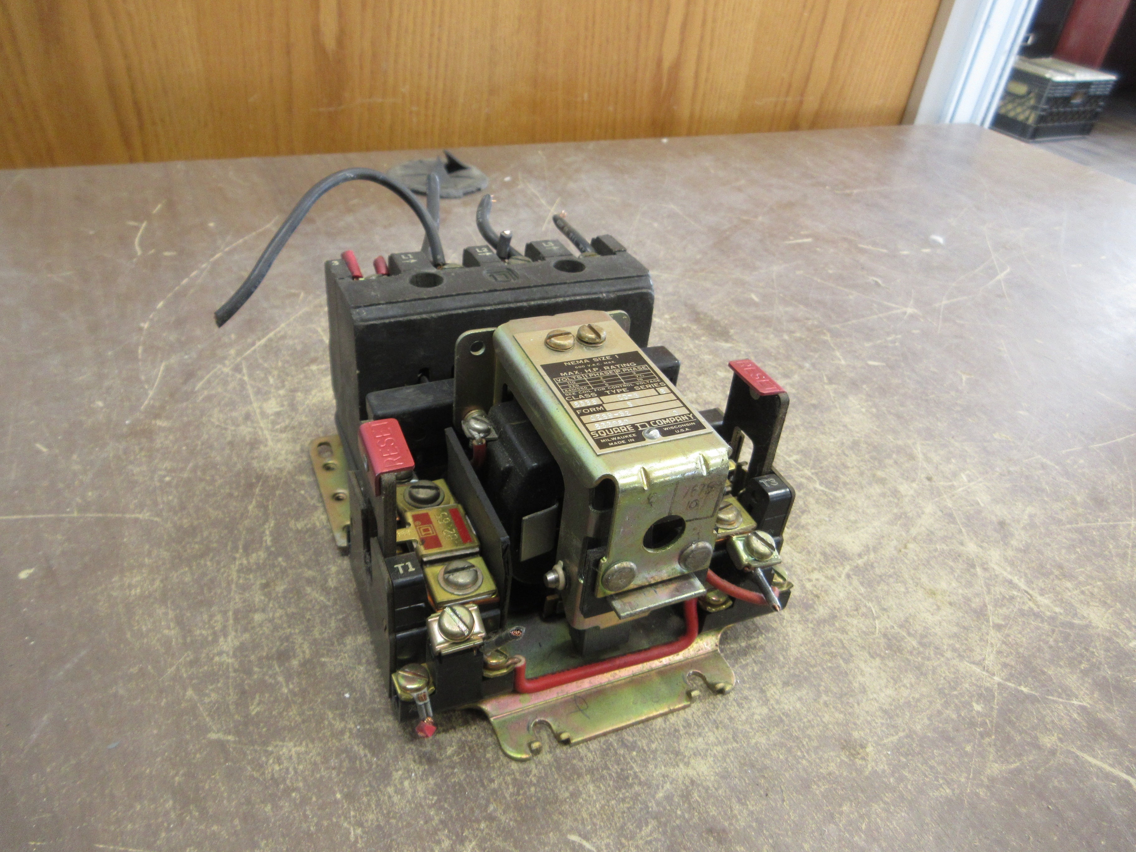 Square D Size 1 Starter 8536 CO-3 S Ser. B 120V Coil 600V Used