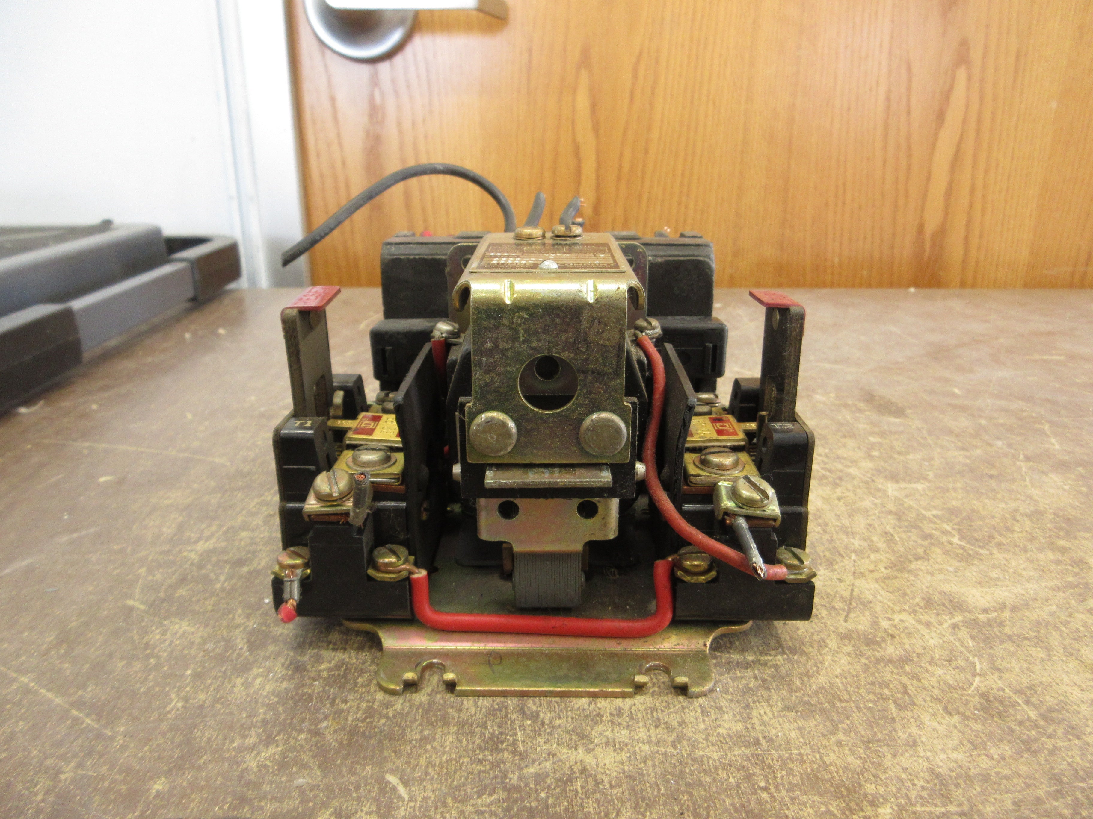 Square D Size 1 Starter 8536 CO-3 S Ser. B 120V Coil 600V Used