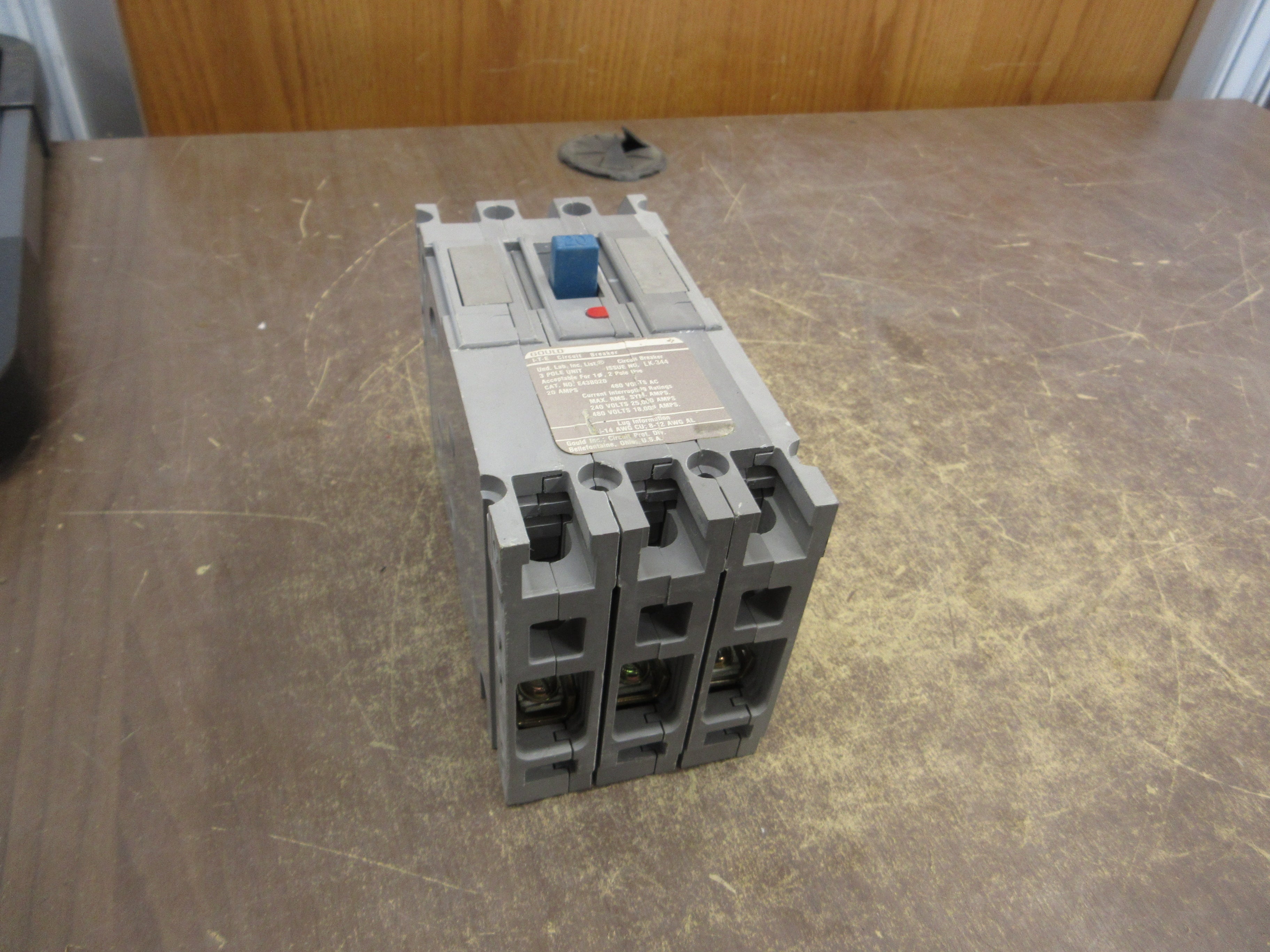 Gould ITE Circuit Breaker E43B020 20A 480V 3P Used