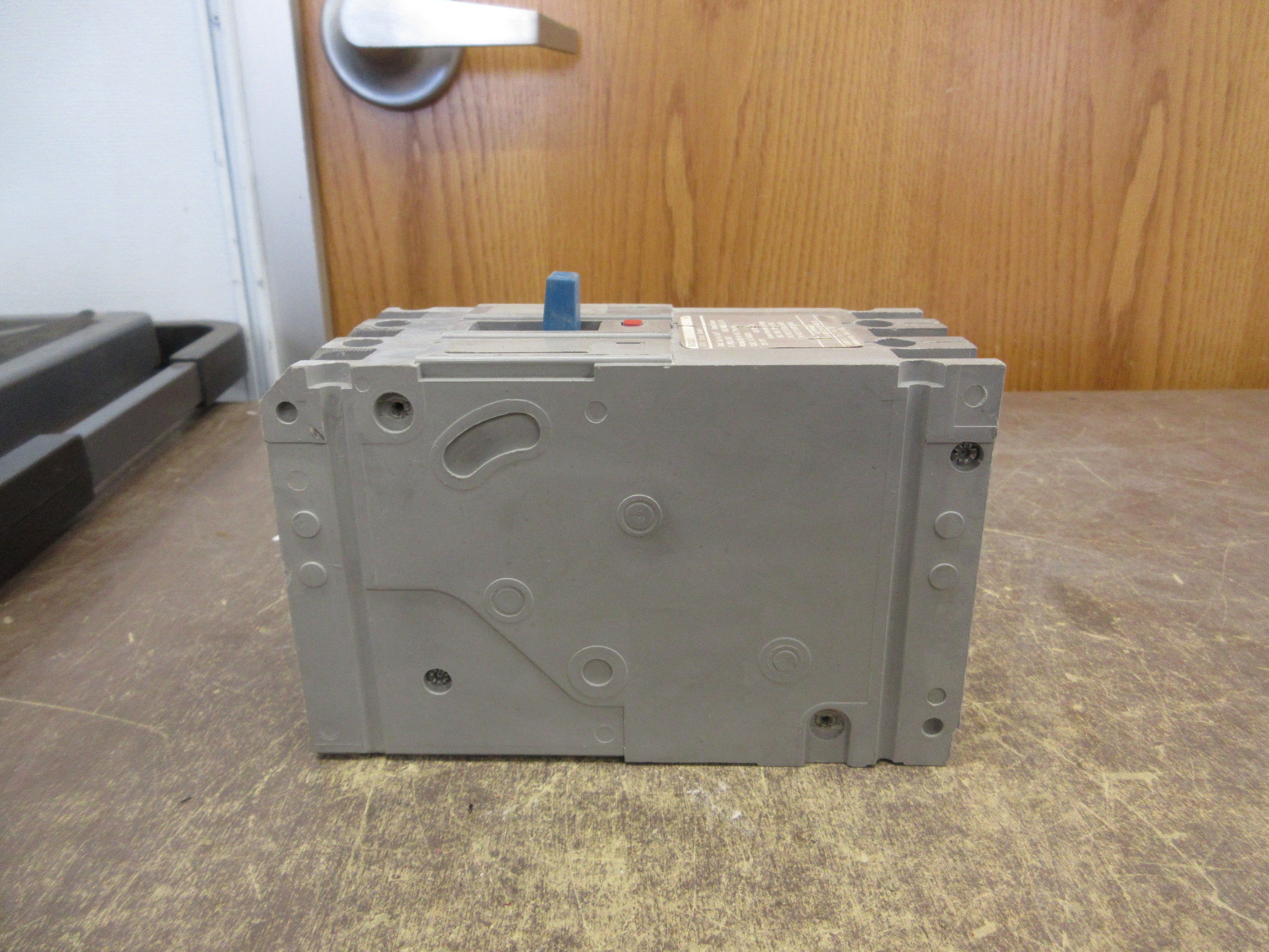 Gould ITE Circuit Breaker E43B020 20A 480V 3P Used