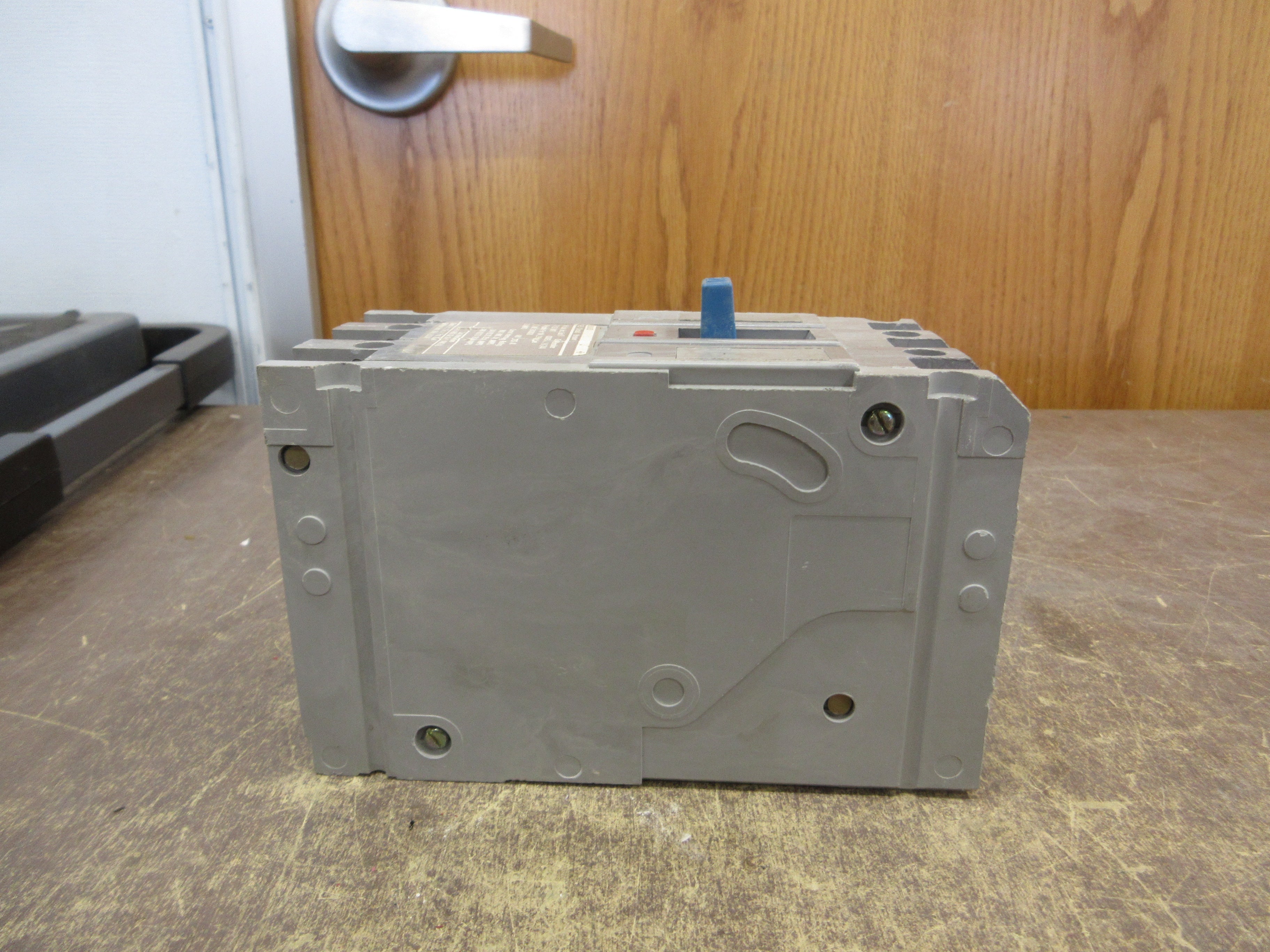 Gould ITE Circuit Breaker E43B020 20A 480V 3P Used