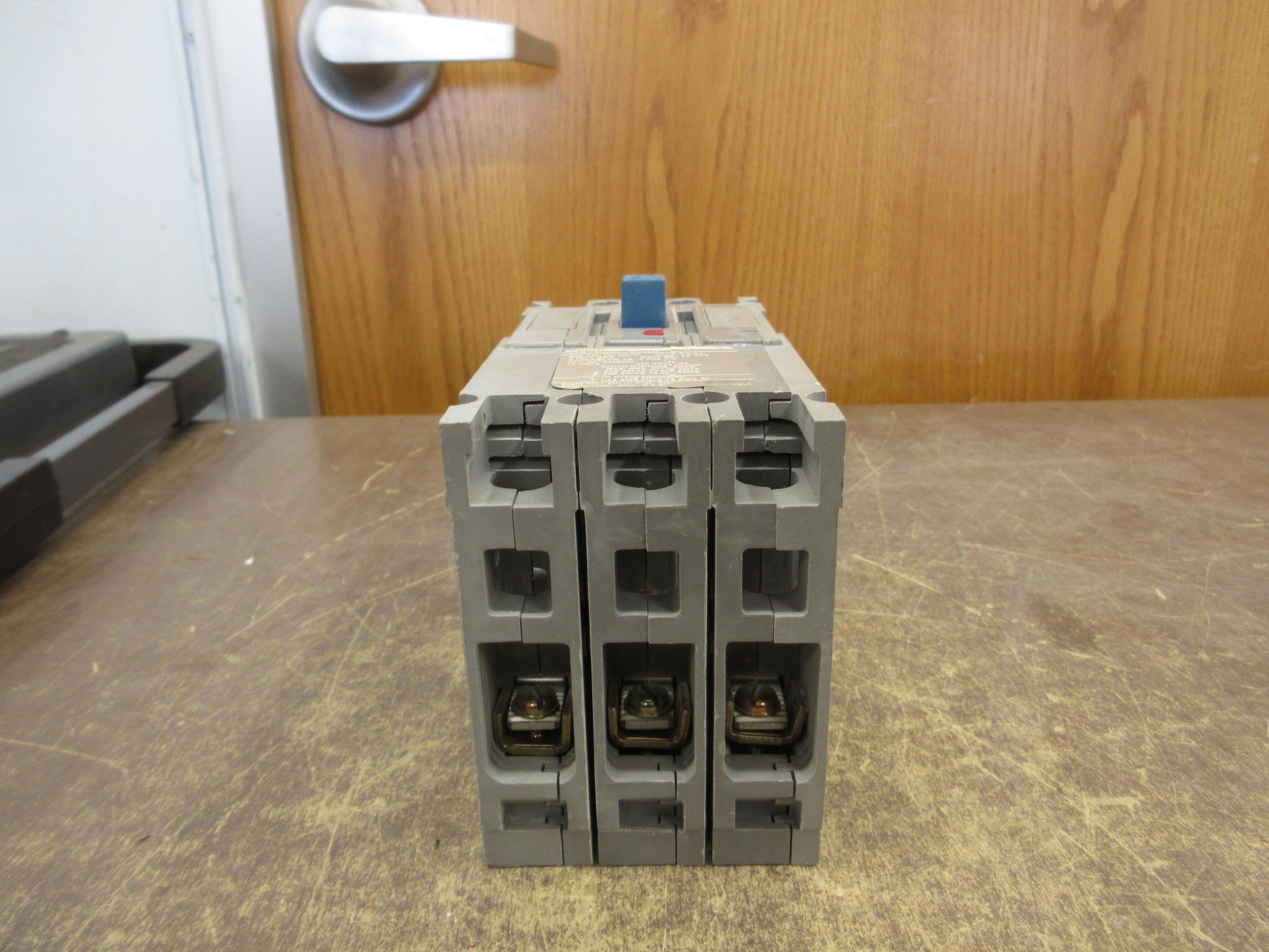 Gould ITE Circuit Breaker E43B020 20A 480V 3P Used