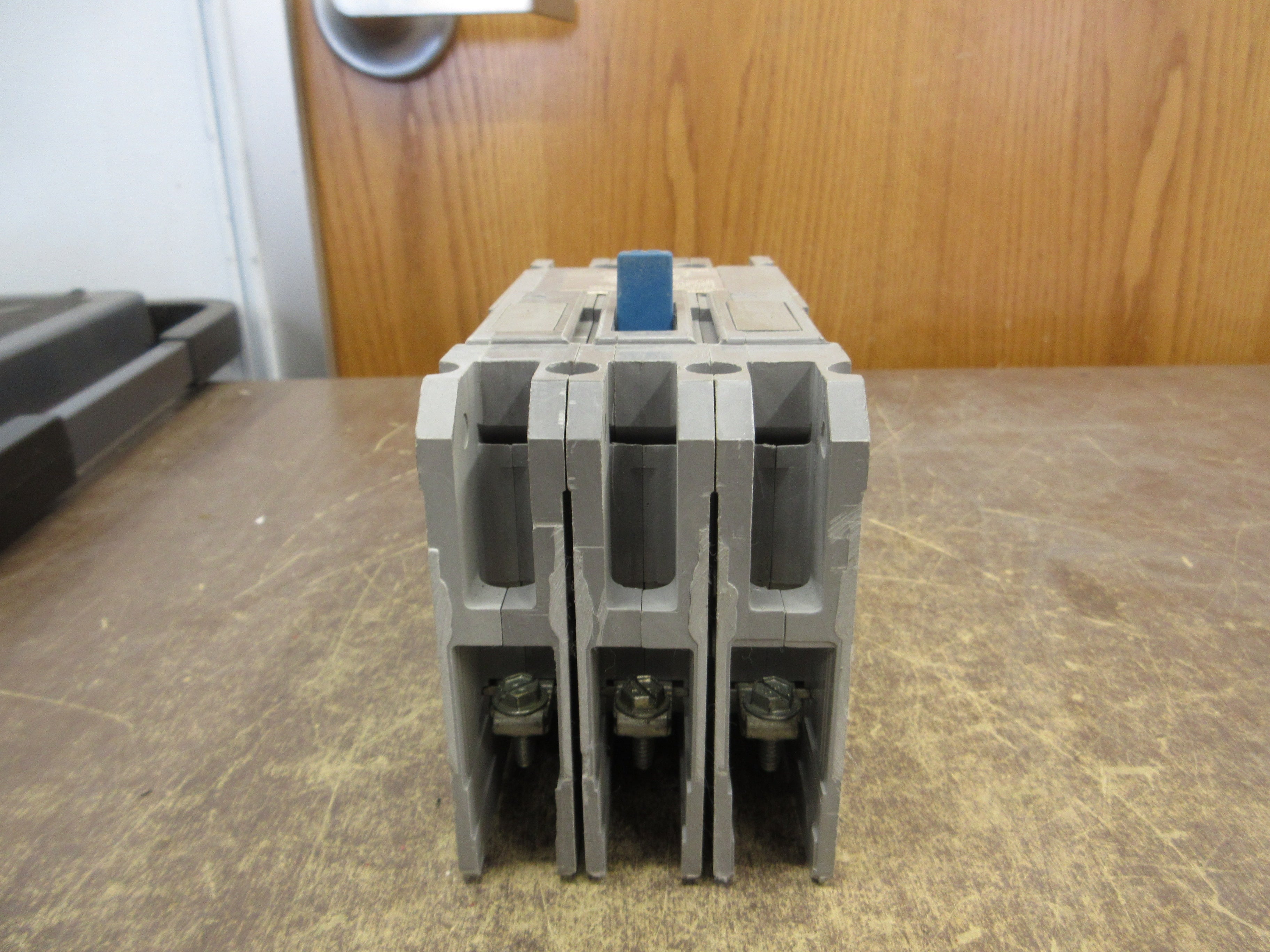 Gould ITE Circuit Breaker E43B020 20A 480V 3P Used