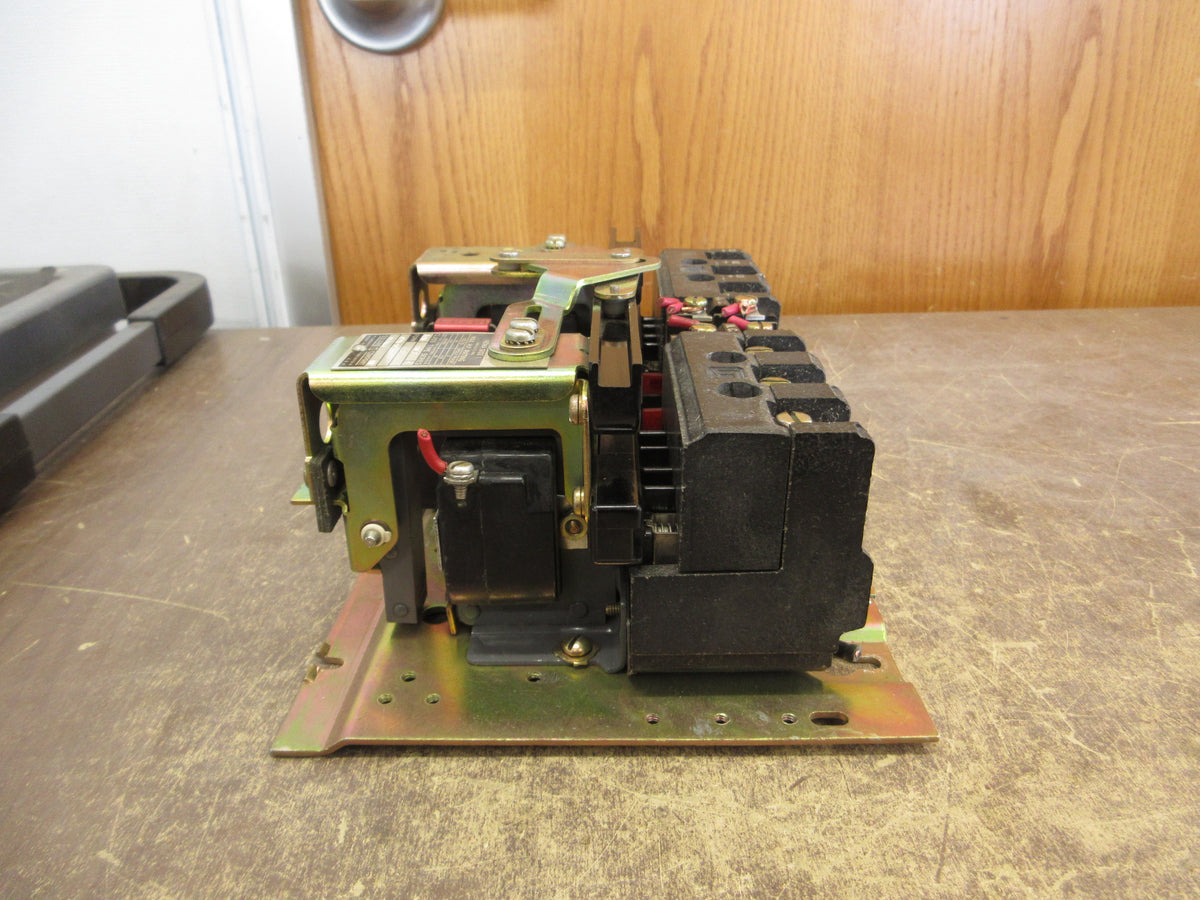 Square D Size 1 Reversing Starter 8736 CO-8 S Ser. B 120V Coil 600V Used