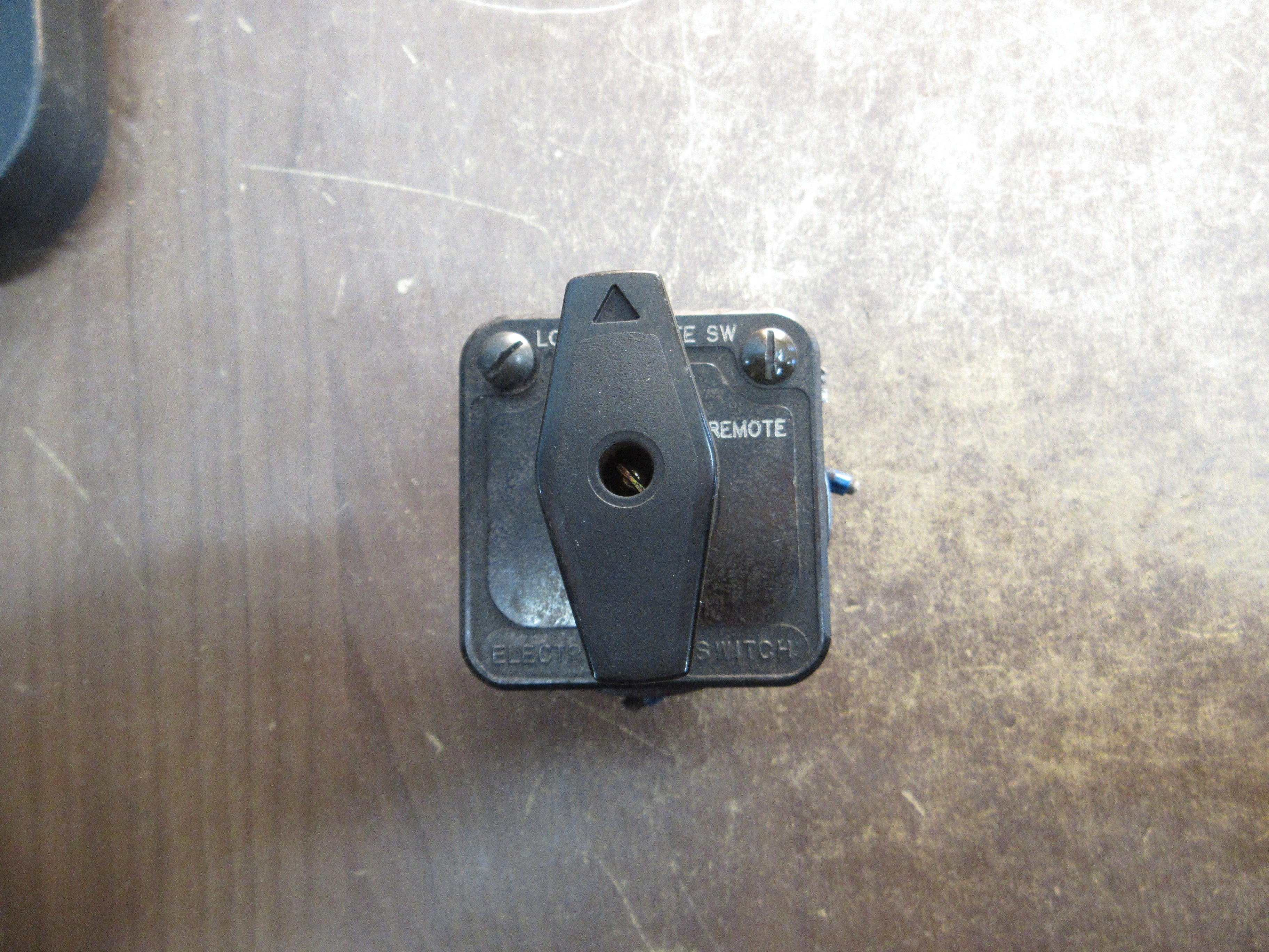 Electroswitch Series 24 Local Remote SW Rotary Switch 24201D 9221 Used