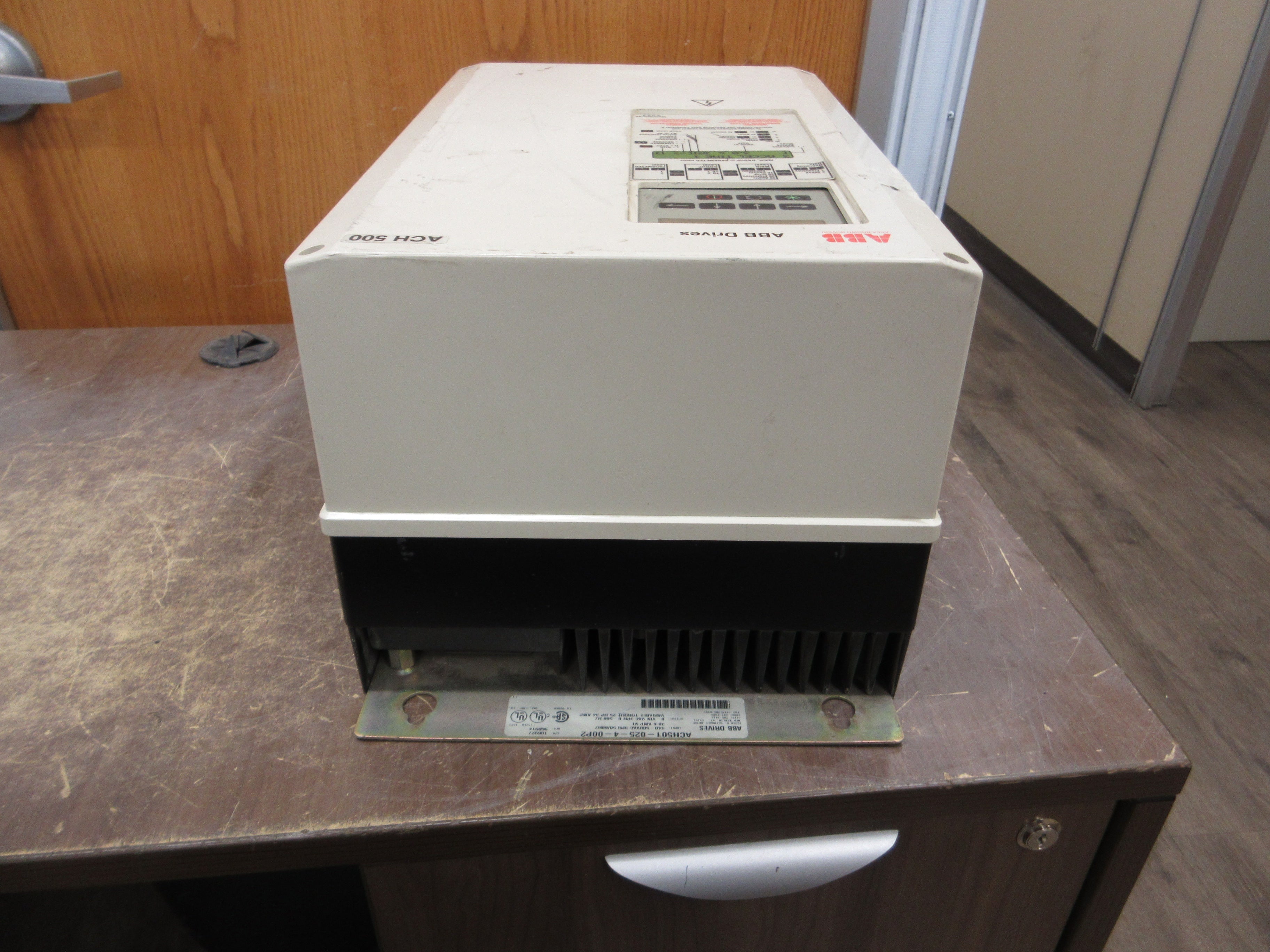 ABB ACH500 AC Drive ACH501-025-4-00P2 25HP 3Ph *Missing (1) Cover* Used