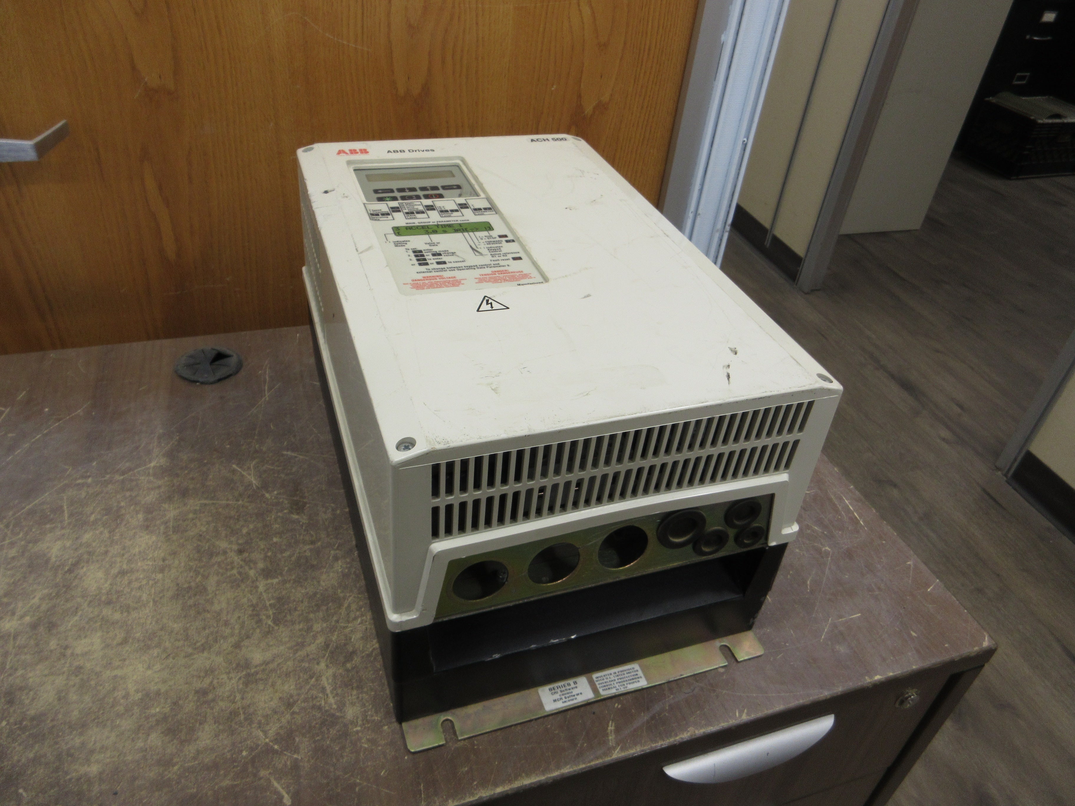 ABB ACH500 AC Drive ACH501-025-4-00P2 25HP 3Ph *Missing (1) Cover* Used