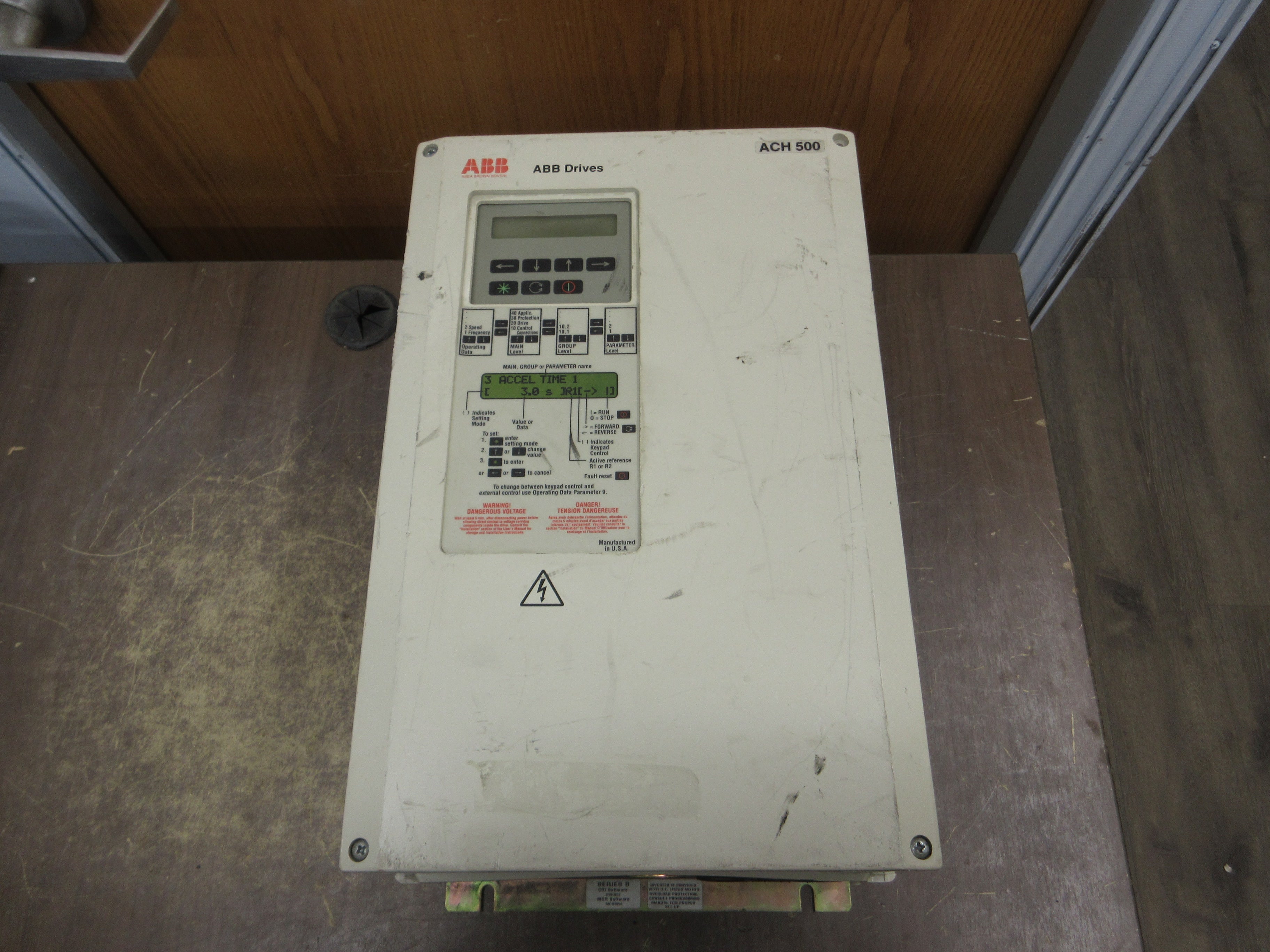 ABB ACH500 AC Drive ACH501-025-4-00P2 25HP 3Ph *Missing (1) Cover* Used