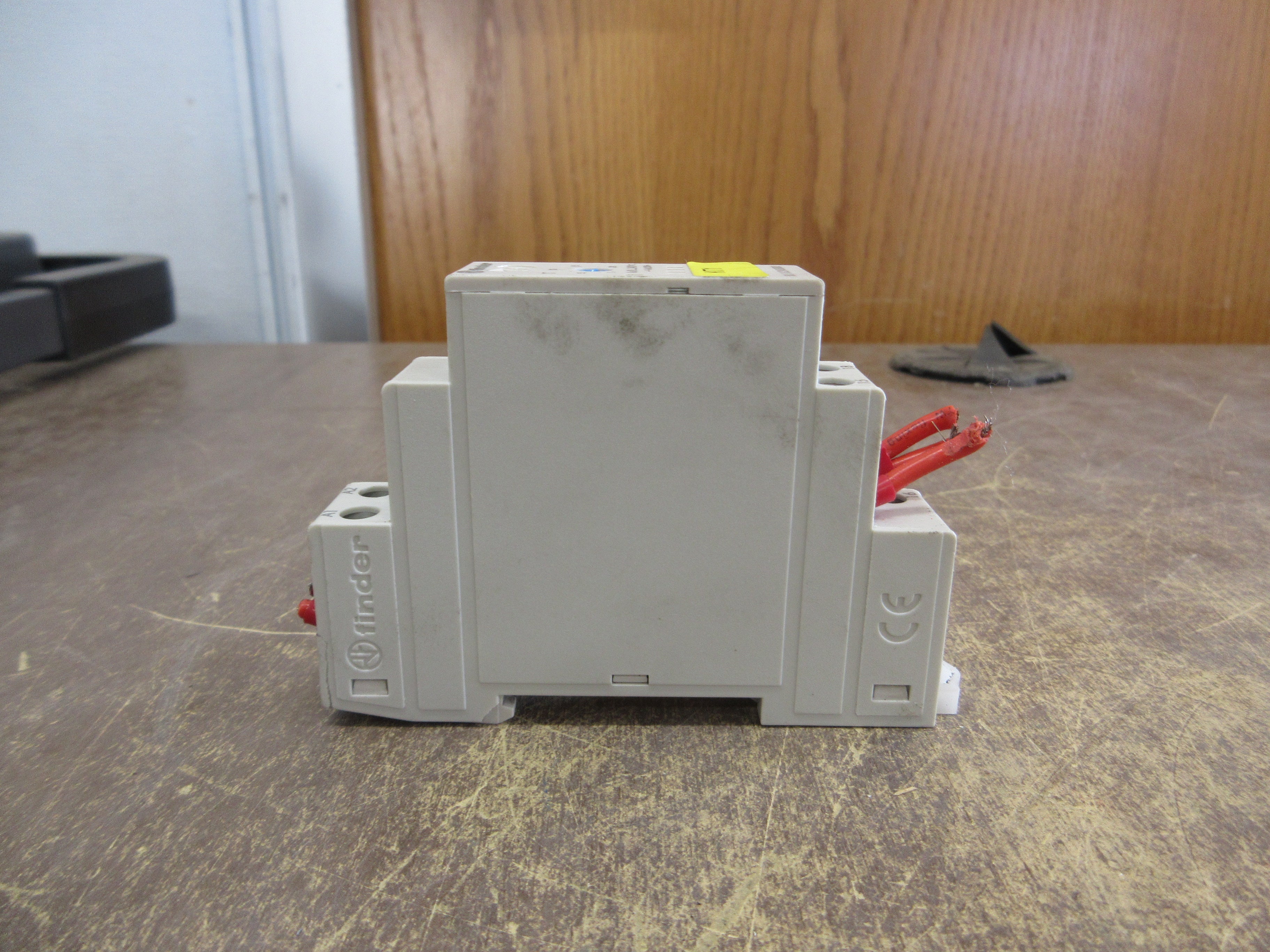 Finder Time Delay Relay 80.11.0.240.0000 24-240V *Chipped* Used