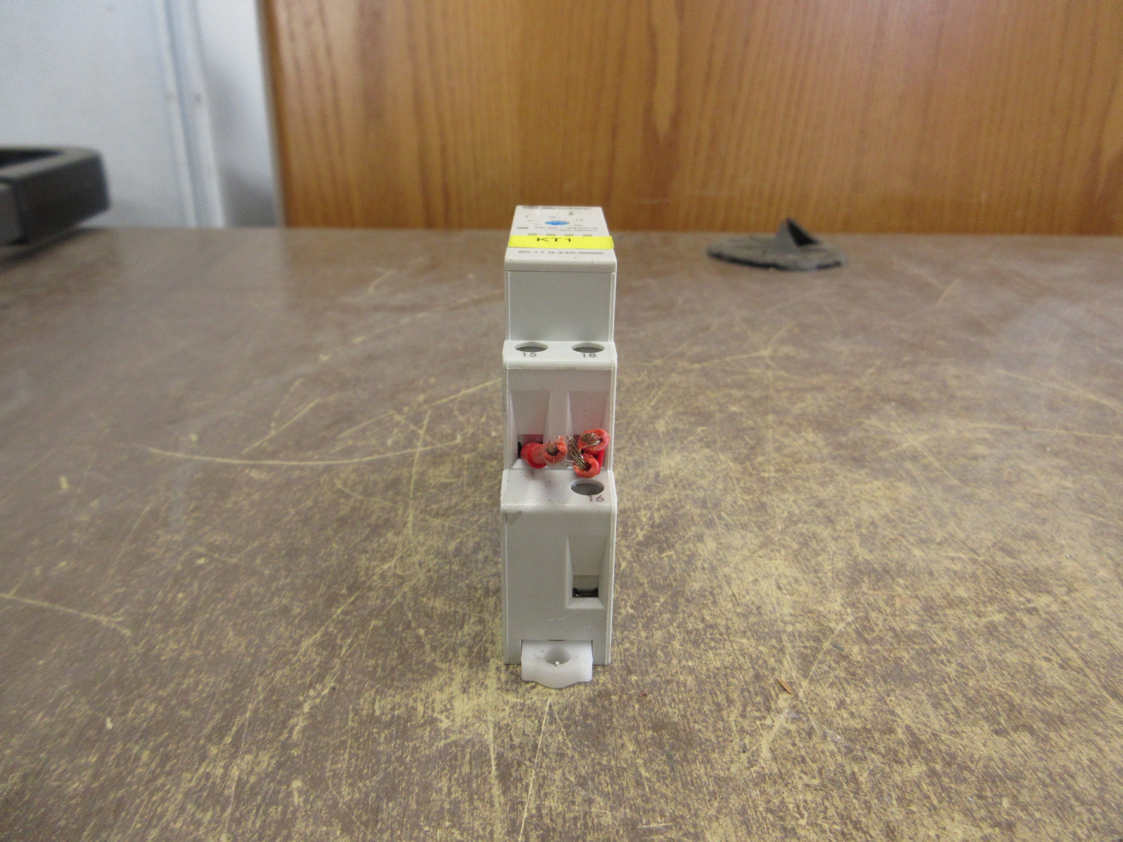 Finder Time Delay Relay 80.11.0.240.0000 24-240V *Chipped* Used