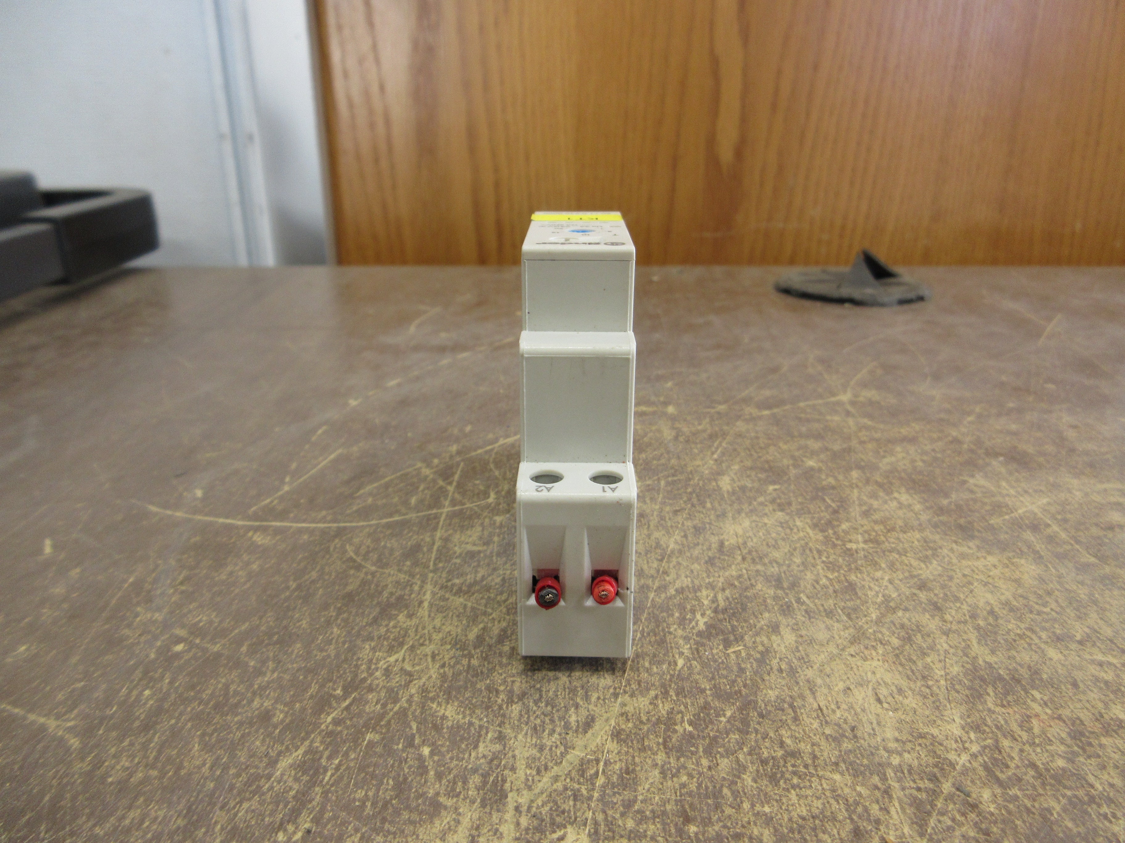 Finder Time Delay Relay 80.11.0.240.0000 24-240V *Chipped* Used