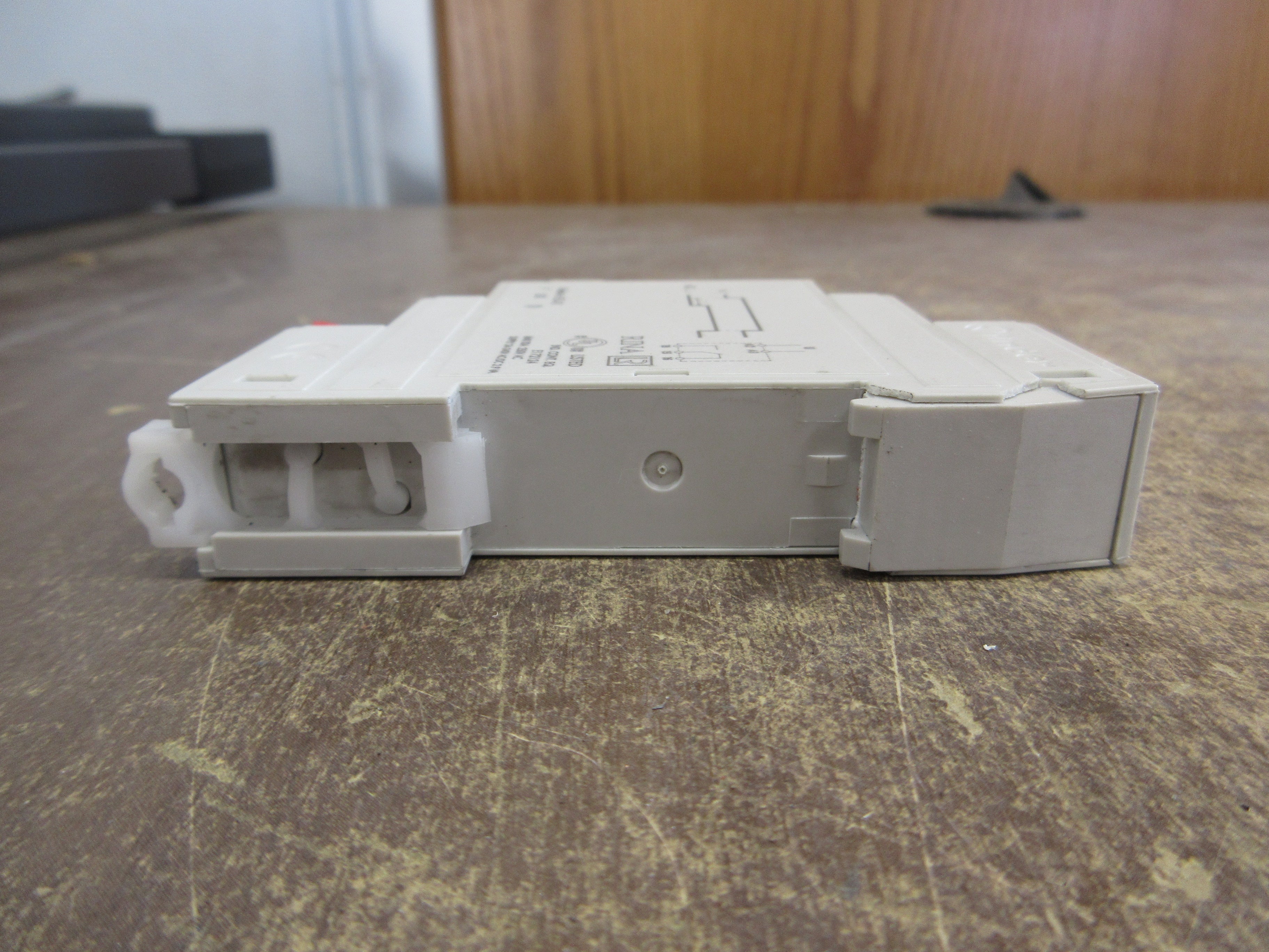 Finder Time Delay Relay 80.11.0.240.0000 24-240V *Chipped* Used