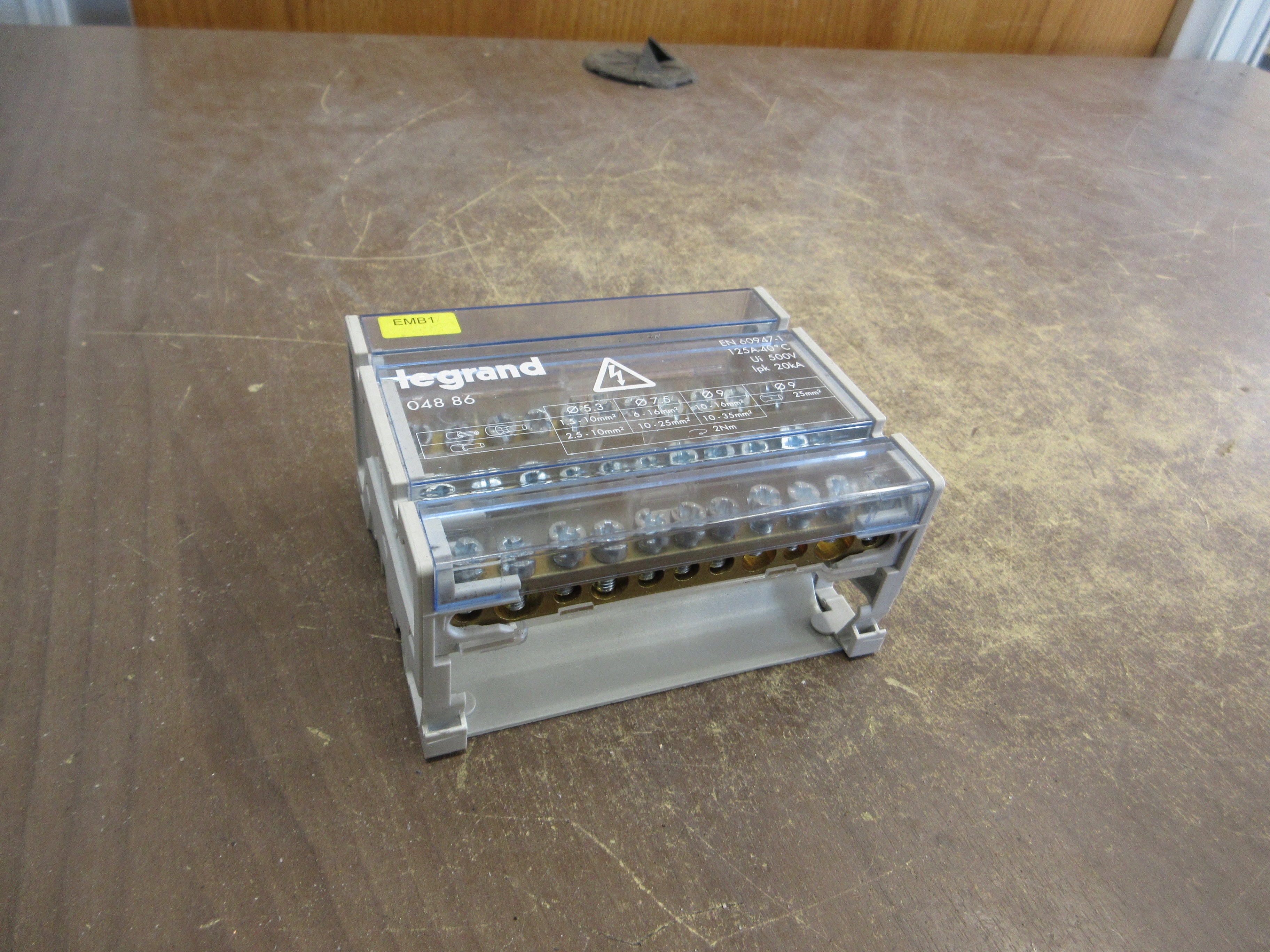Legrand Terminal Block 048 86 125A 500V Used