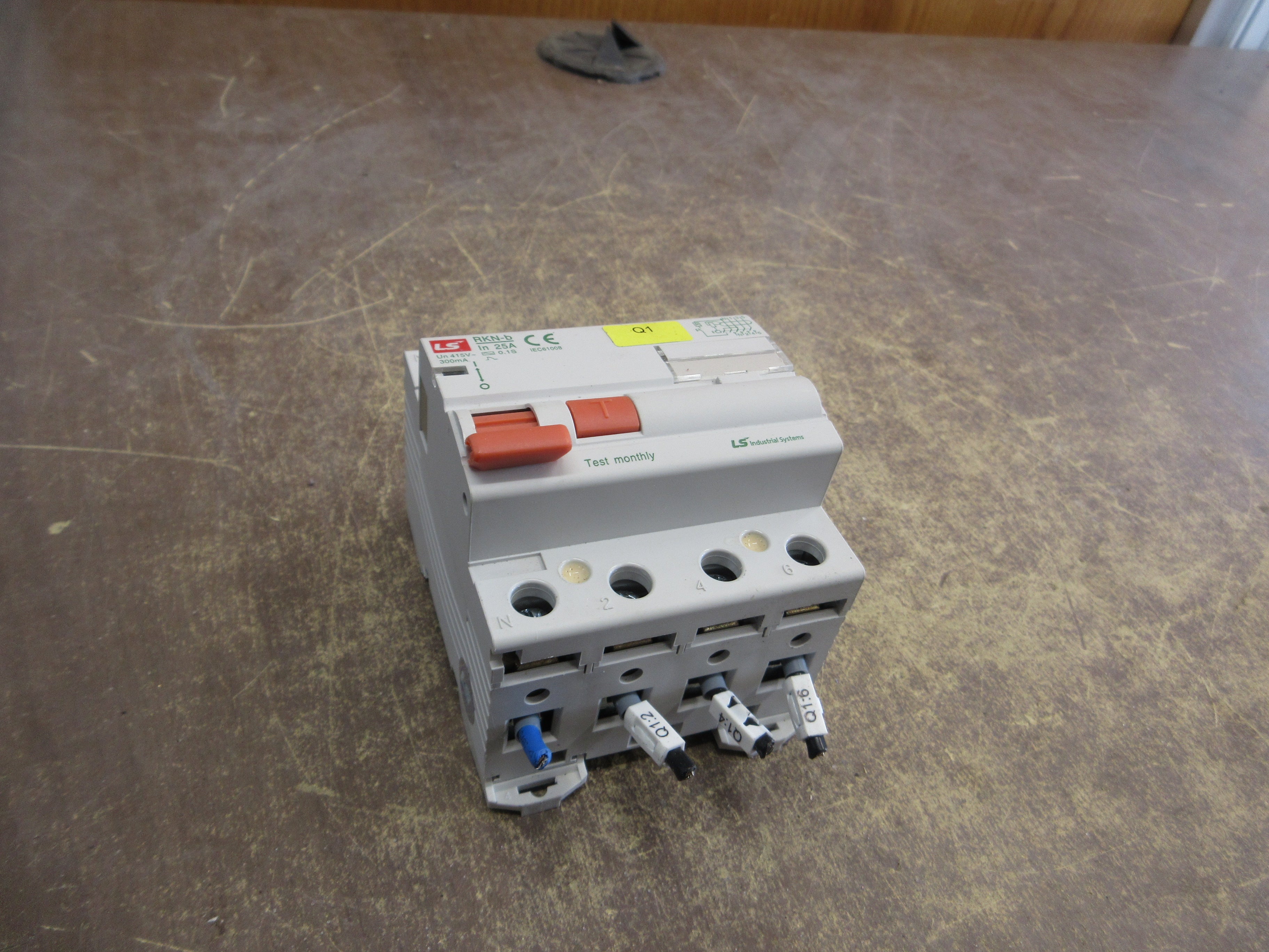 LS Residual Current Circuit Breaker RKN-b In 25A 415V 25A 4P Used