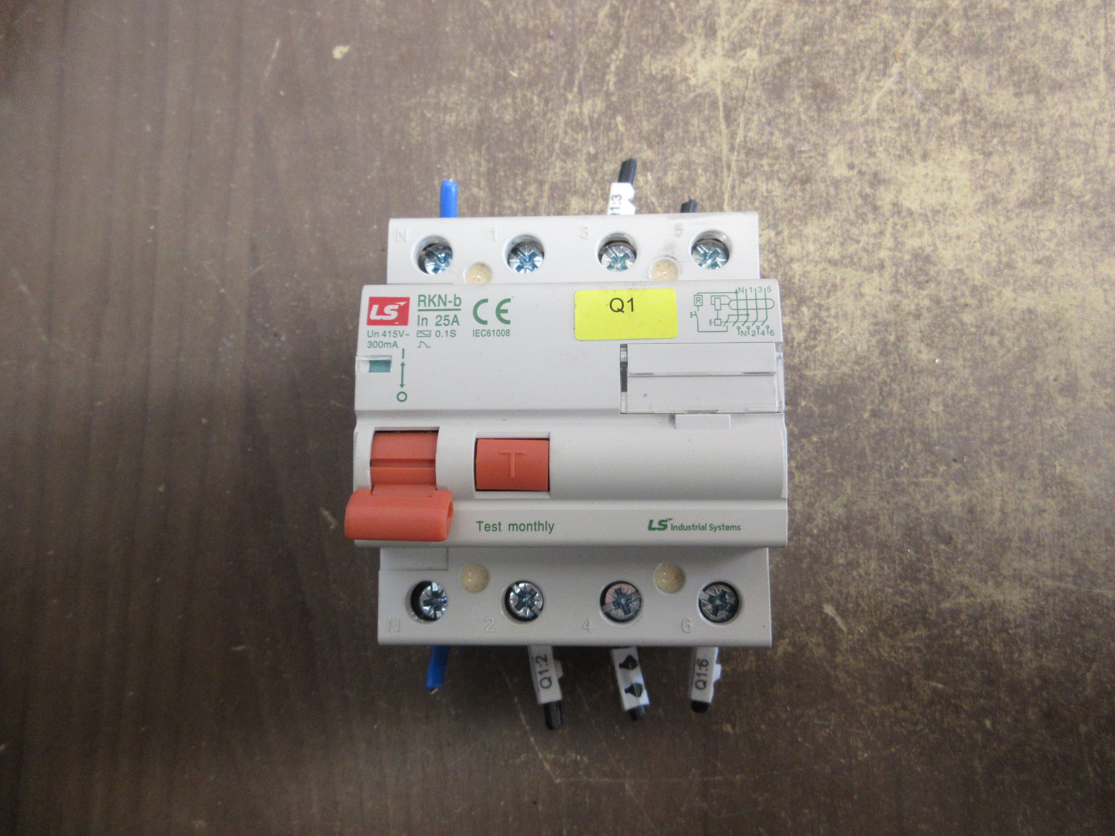 LS Residual Current Circuit Breaker RKN-b In 25A 415V 25A 4P Used