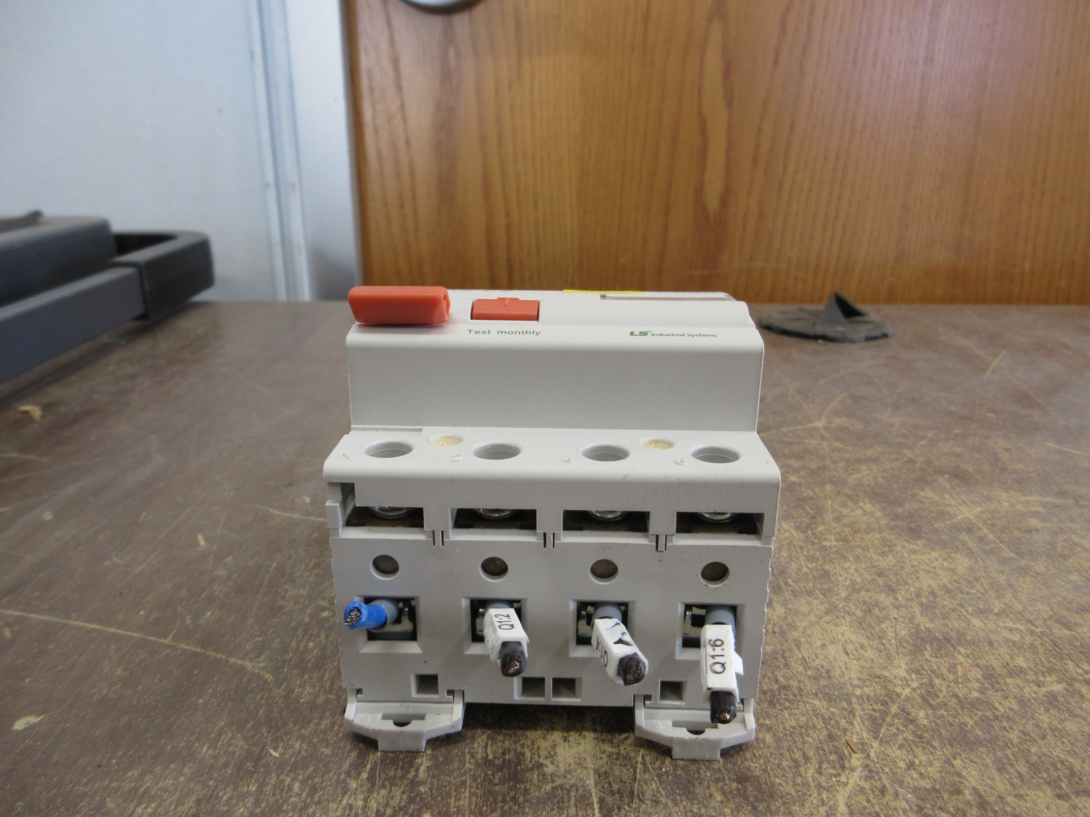 LS Residual Current Circuit Breaker RKN-b In 25A 415V 25A 4P Used