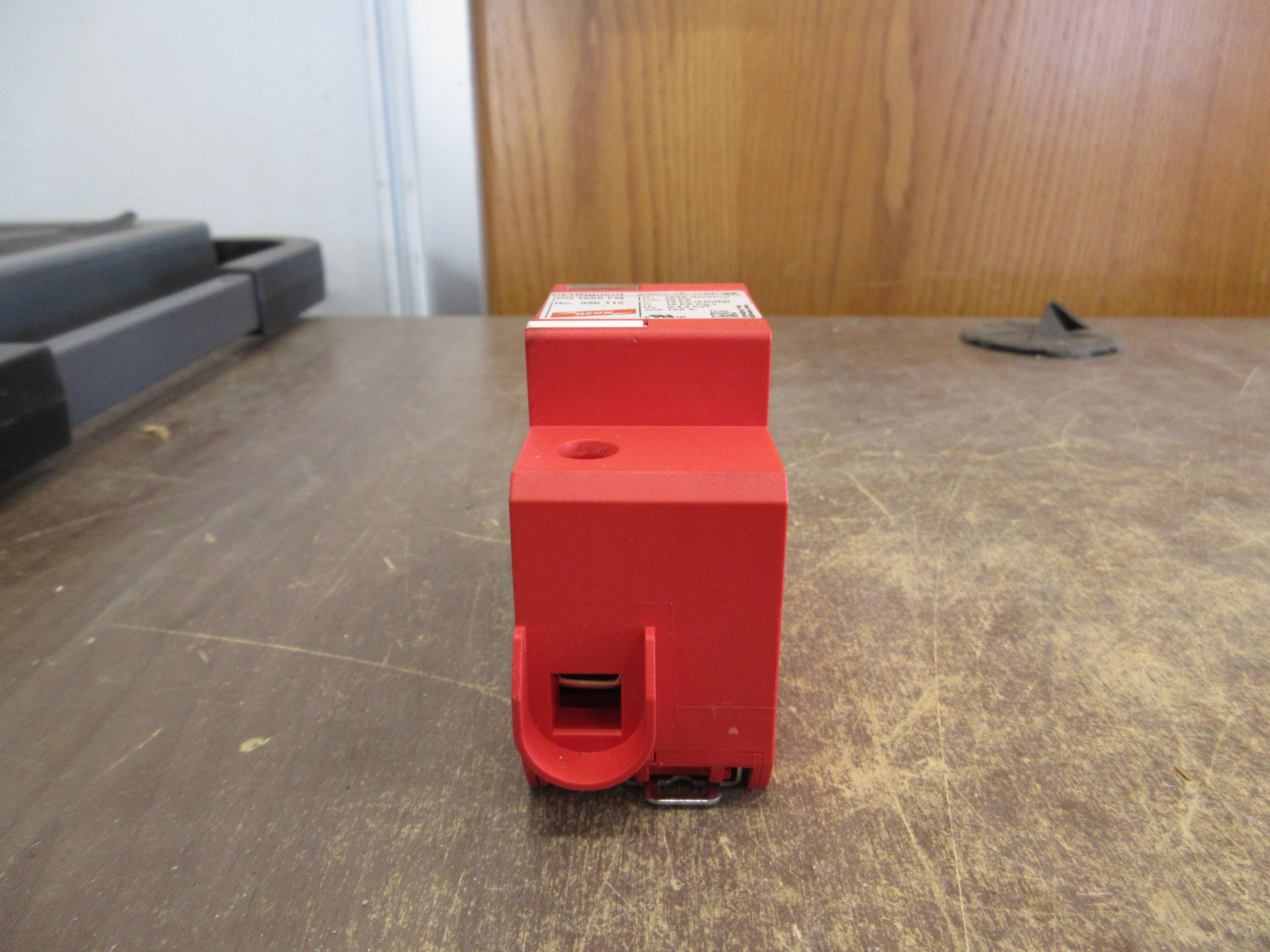 Dehn DEHNguard DG1000 FM Surge Arrester 950 112 1000V 50/60Hz In: 10kA Used