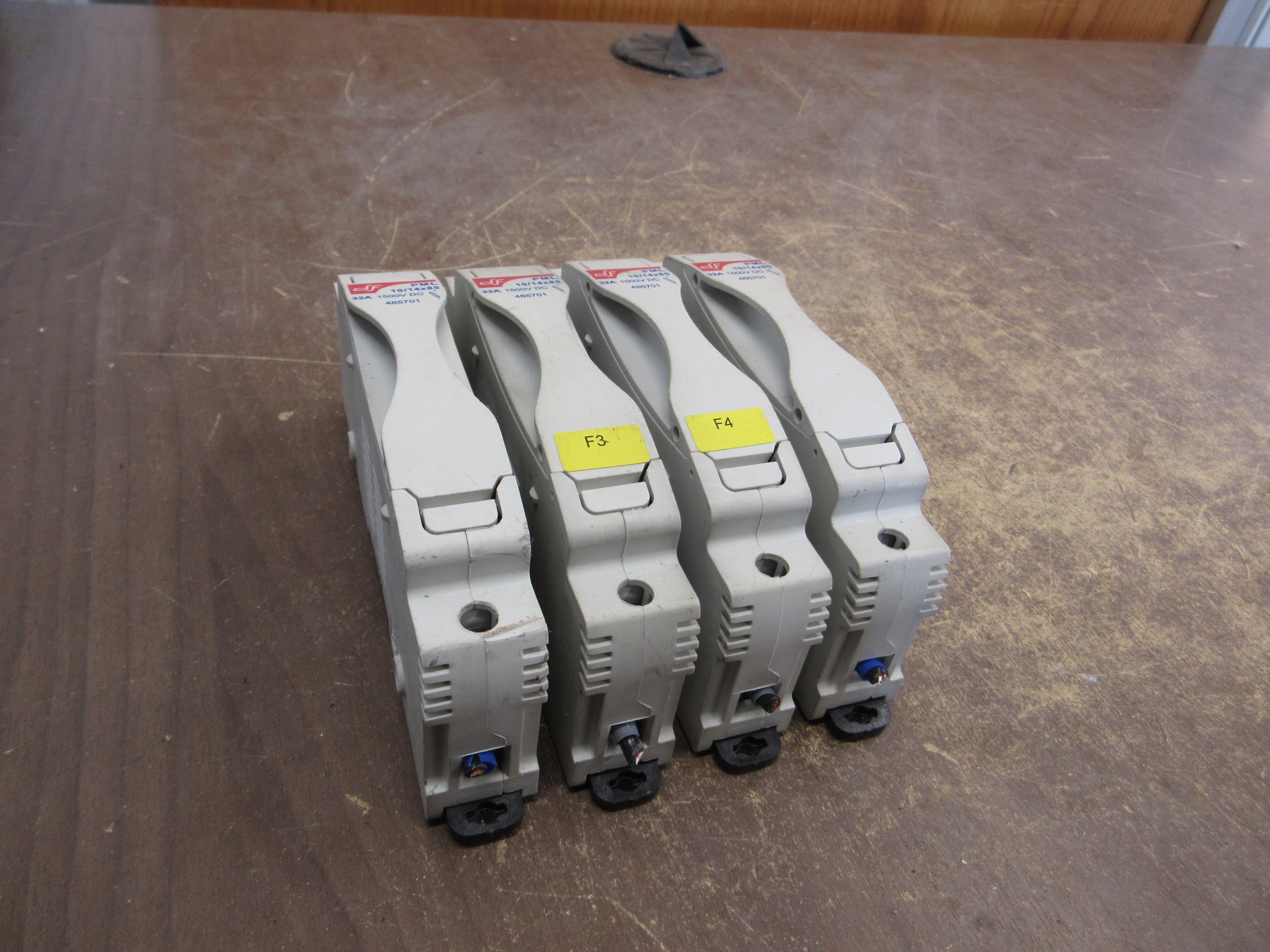 df Fuseholder 485701 32A 1500VDC 1P *Lot of 4* Used