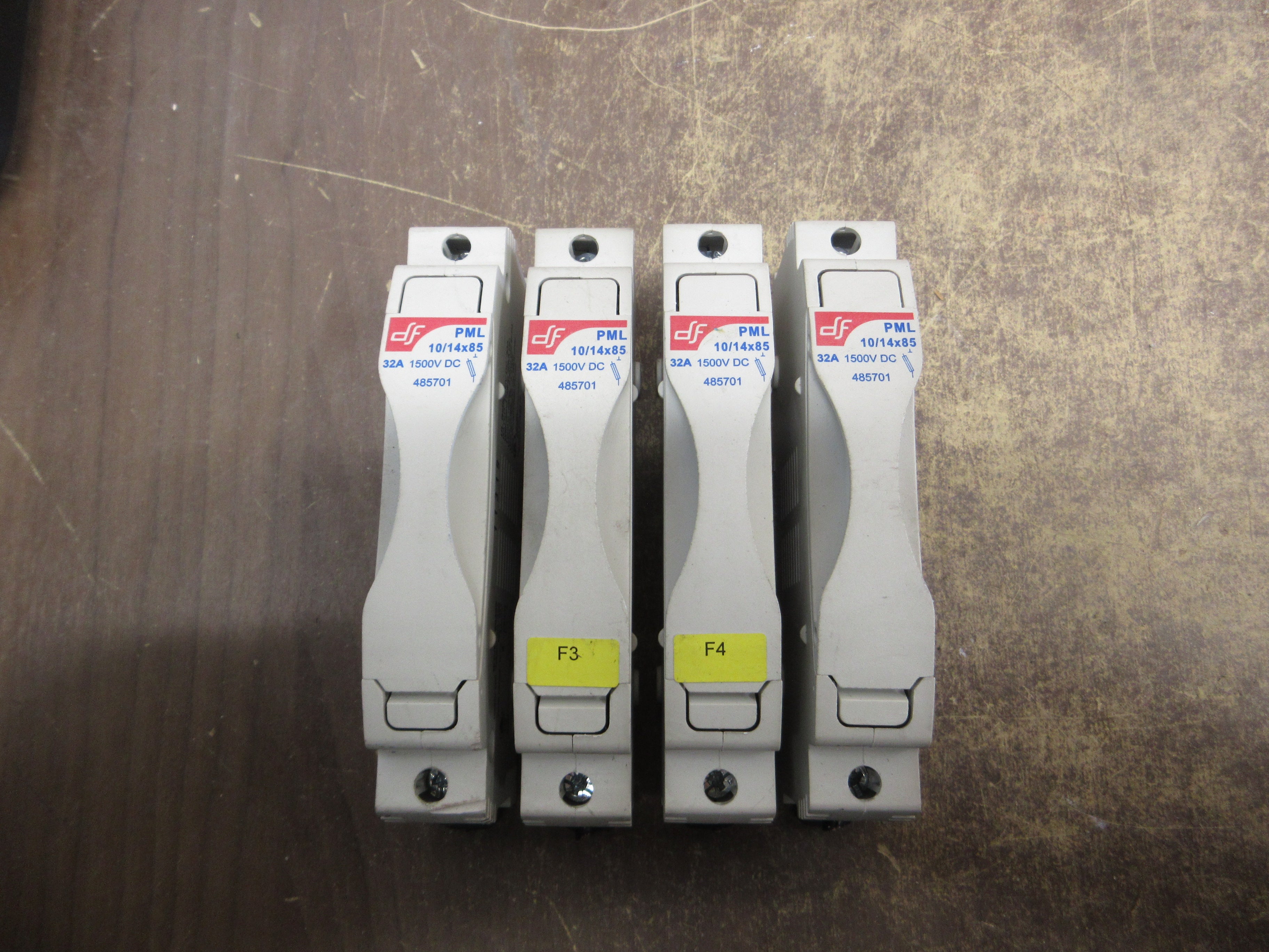 df Fuseholder 485701 32A 1500VDC 1P *Lot of 4* Used
