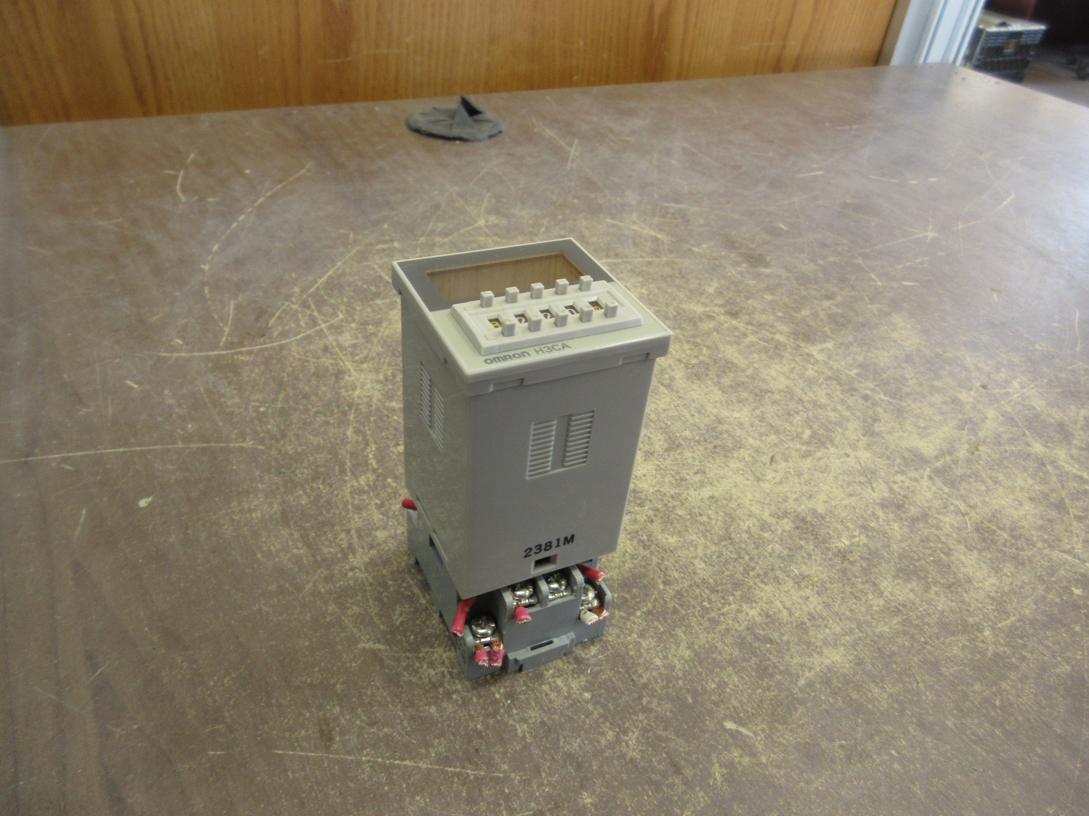 Omron Timer H3CA-A Range: 0.1s-9990h 24-240VAC 12-240VDC  w/ Base Used
