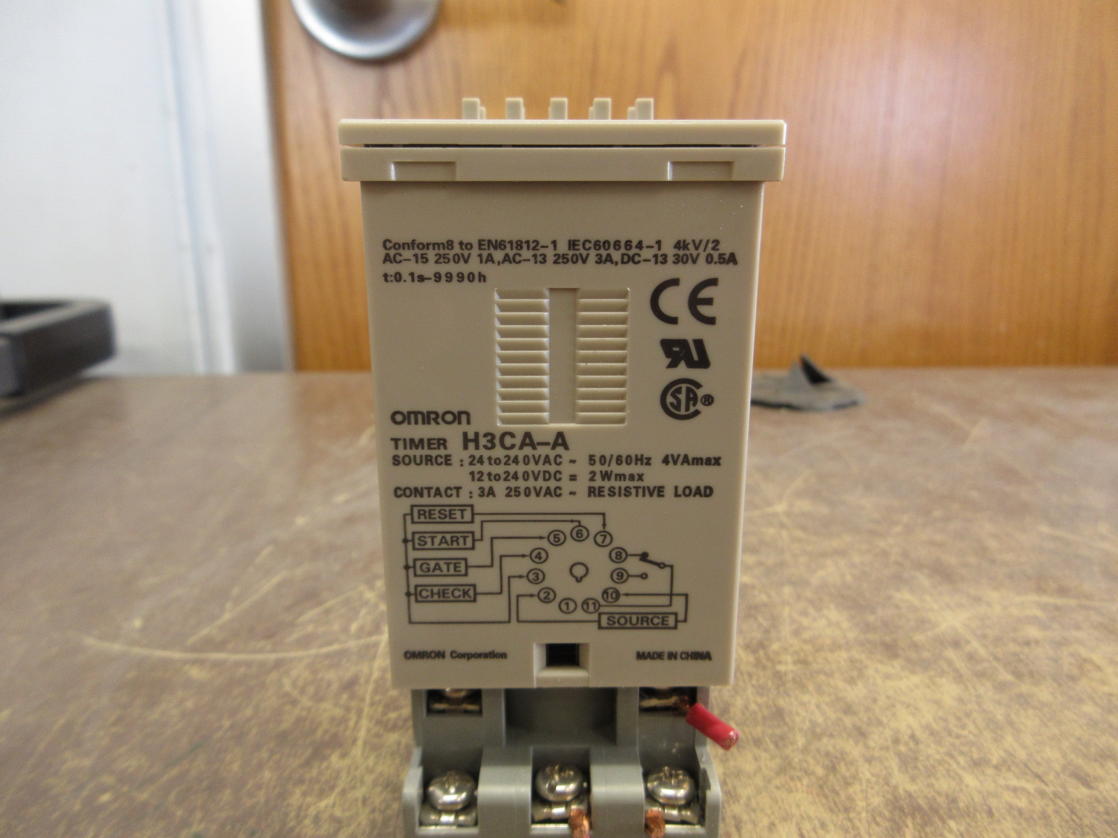 Omron Timer H3CA-A Range: 0.1s-9990h 24-240VAC 12-240VDC  w/ Base Used