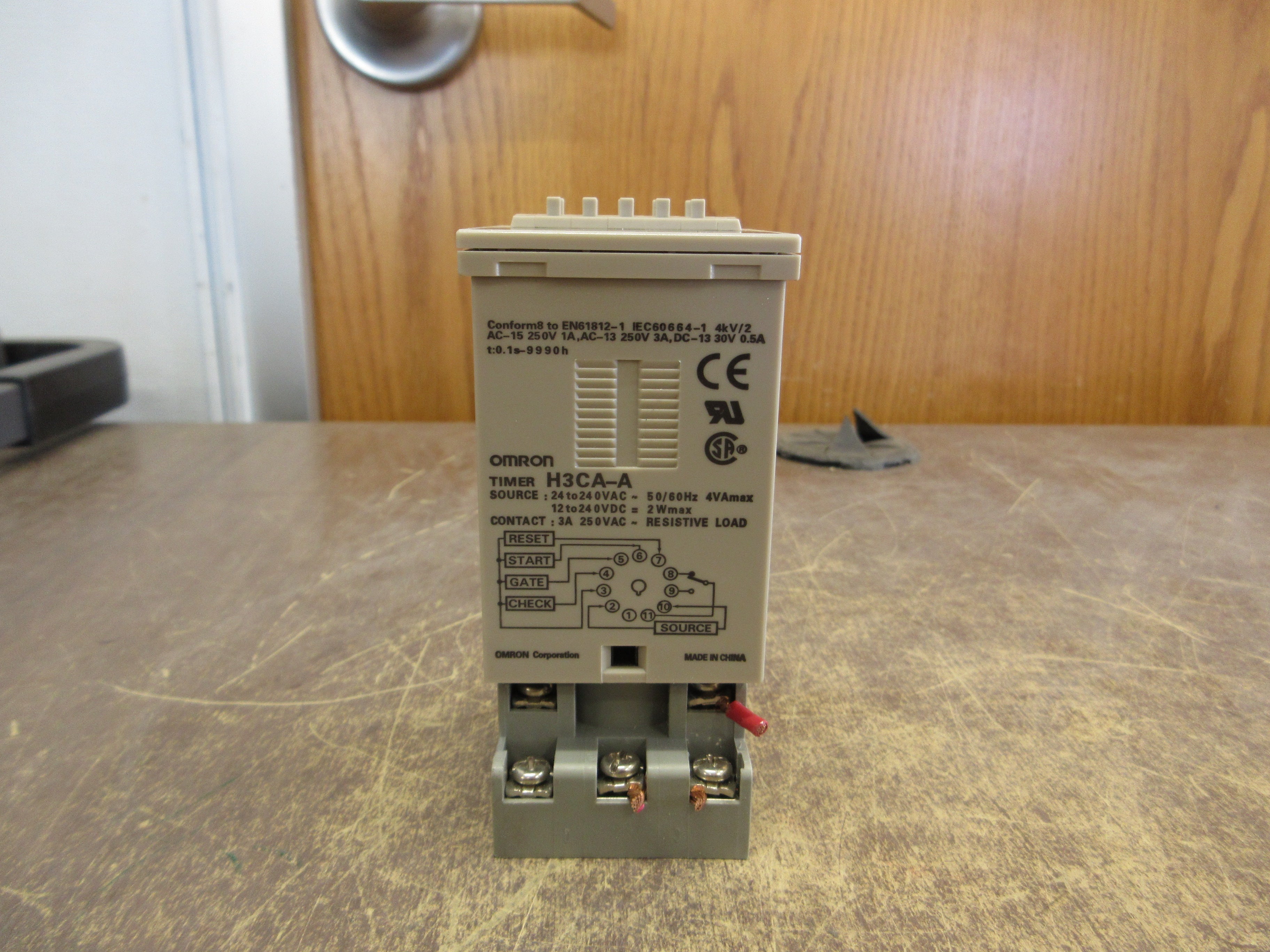 Omron Timer H3CA-A Range: 0.1s-9990h 24-240VAC 12-240VDC  w/ Base Used