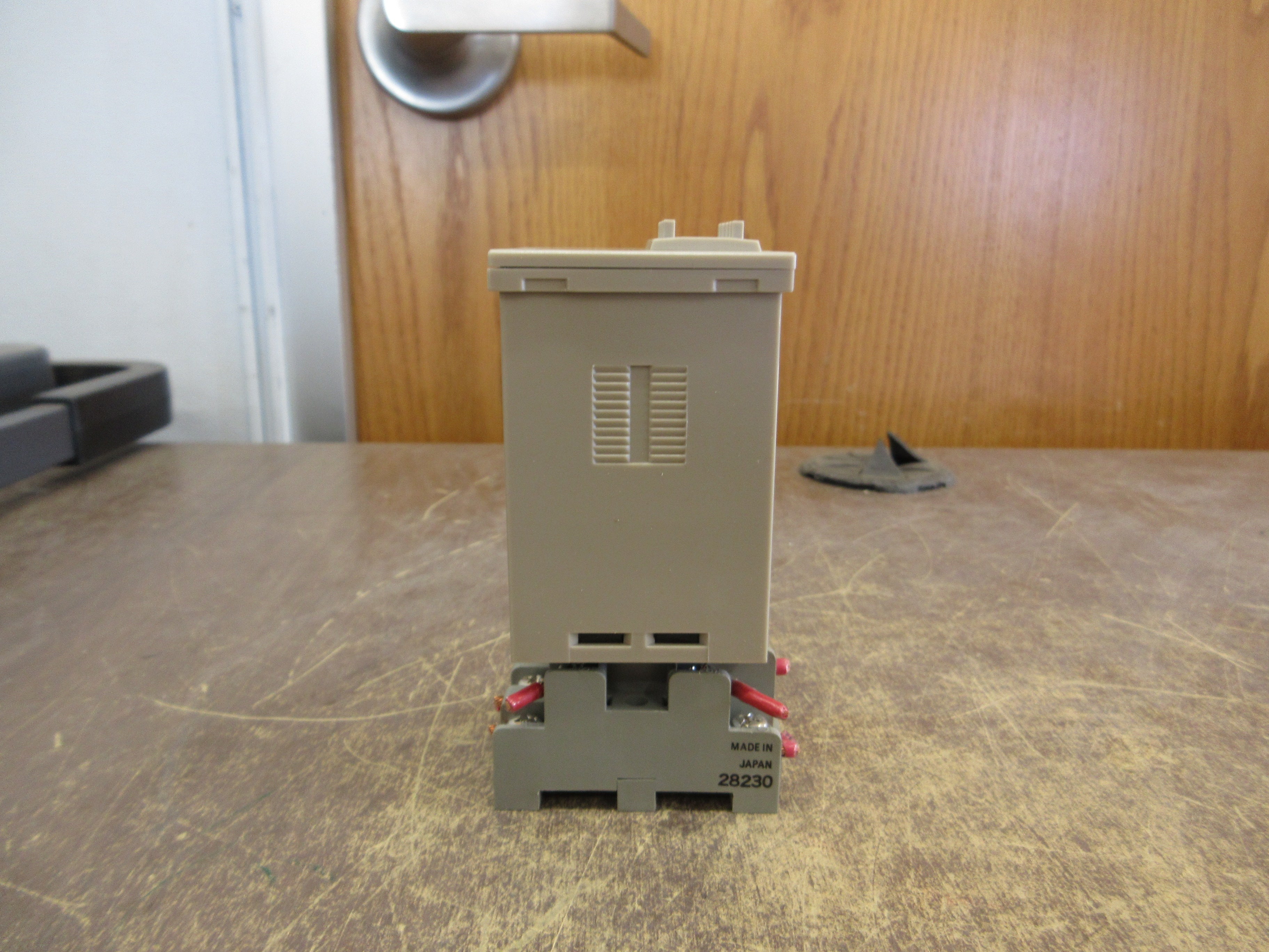 Omron Timer H3CA-A Range: 0.1s-9990h 24-240VAC 12-240VDC  w/ Base Used