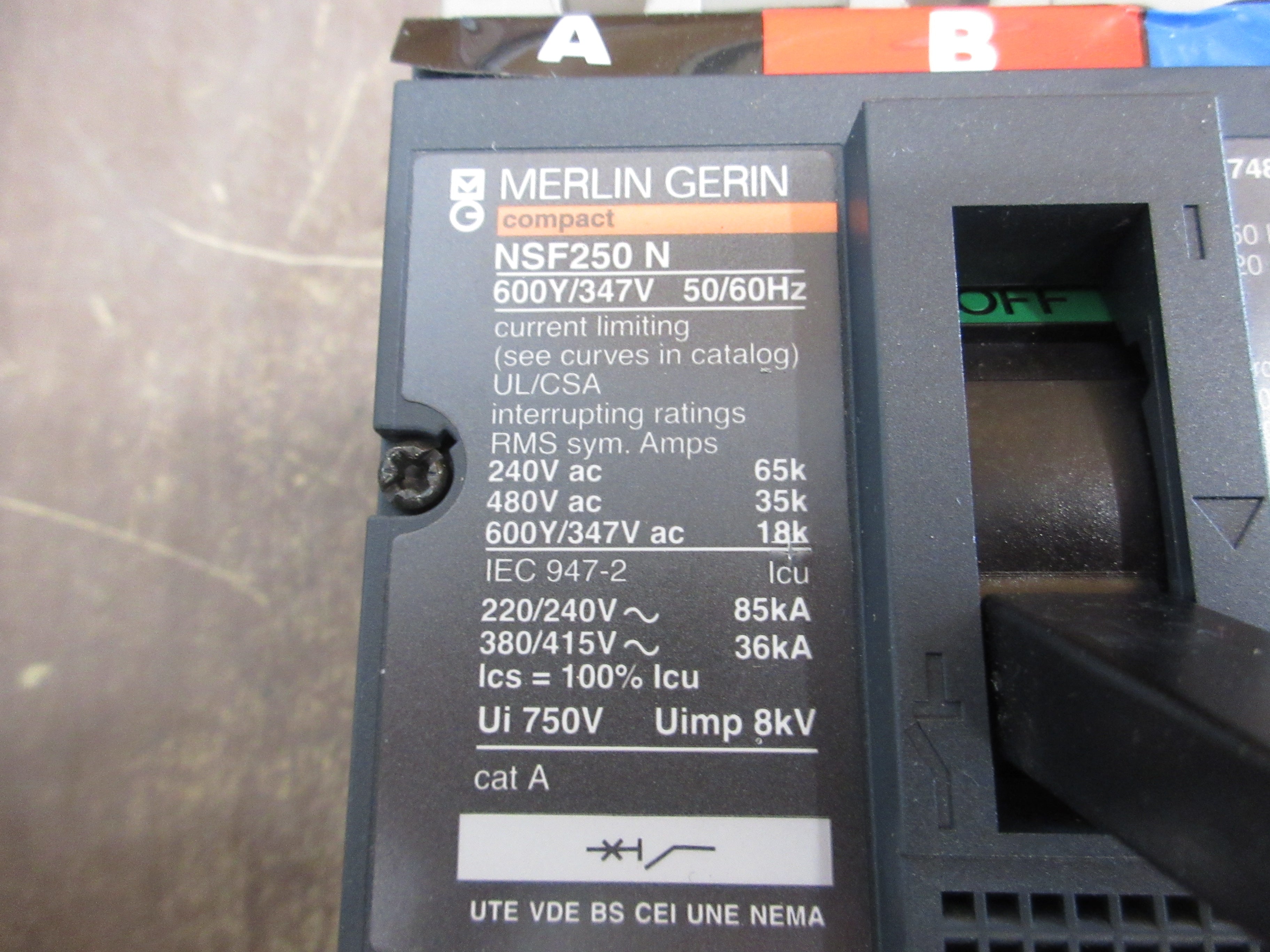 Merlin Gerin Circuit Breaker NSF250 N 200A 600V 3P *Cracked* Used