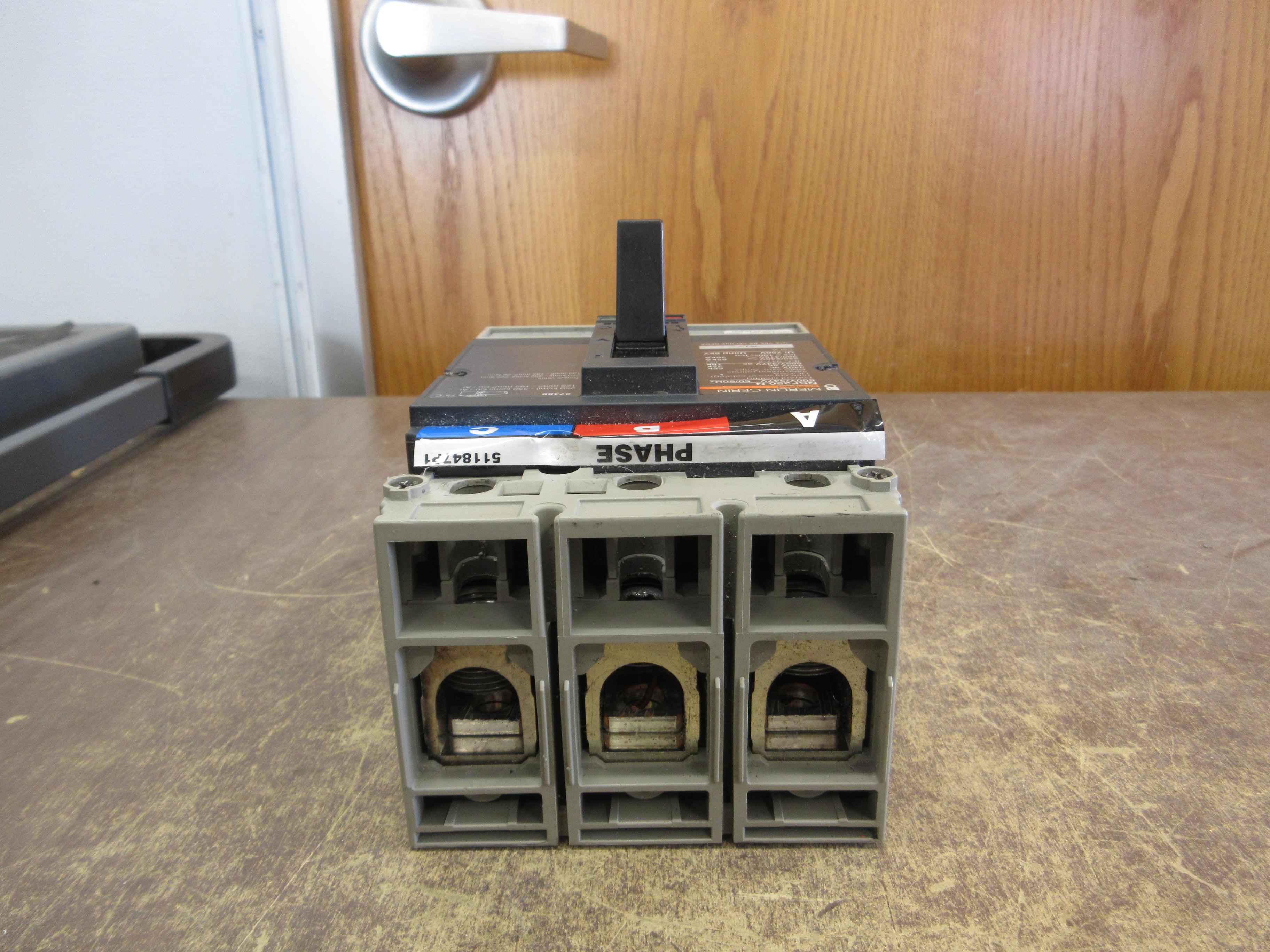 Merlin Gerin Circuit Breaker NSF250 N 200A 600V 3P *Cracked* Used