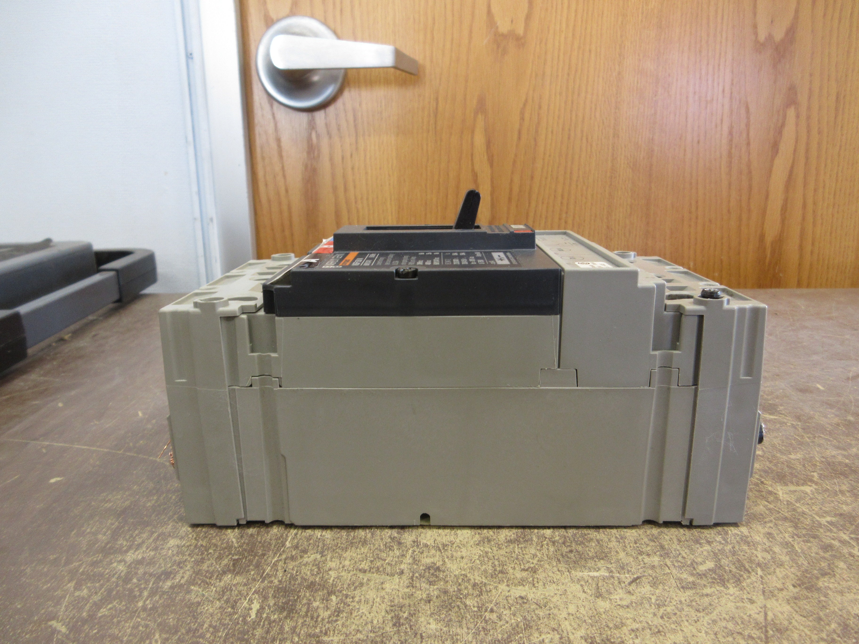 Merlin Gerin Circuit Breaker NSF150 N 70A 600V 3P Used
