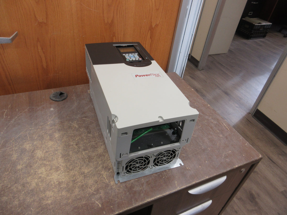 Allen-Bradley PowerFlex 753 AC Drive 20F11ND052JA0NNNNN 40HP 3Ph w/ Keypad Used