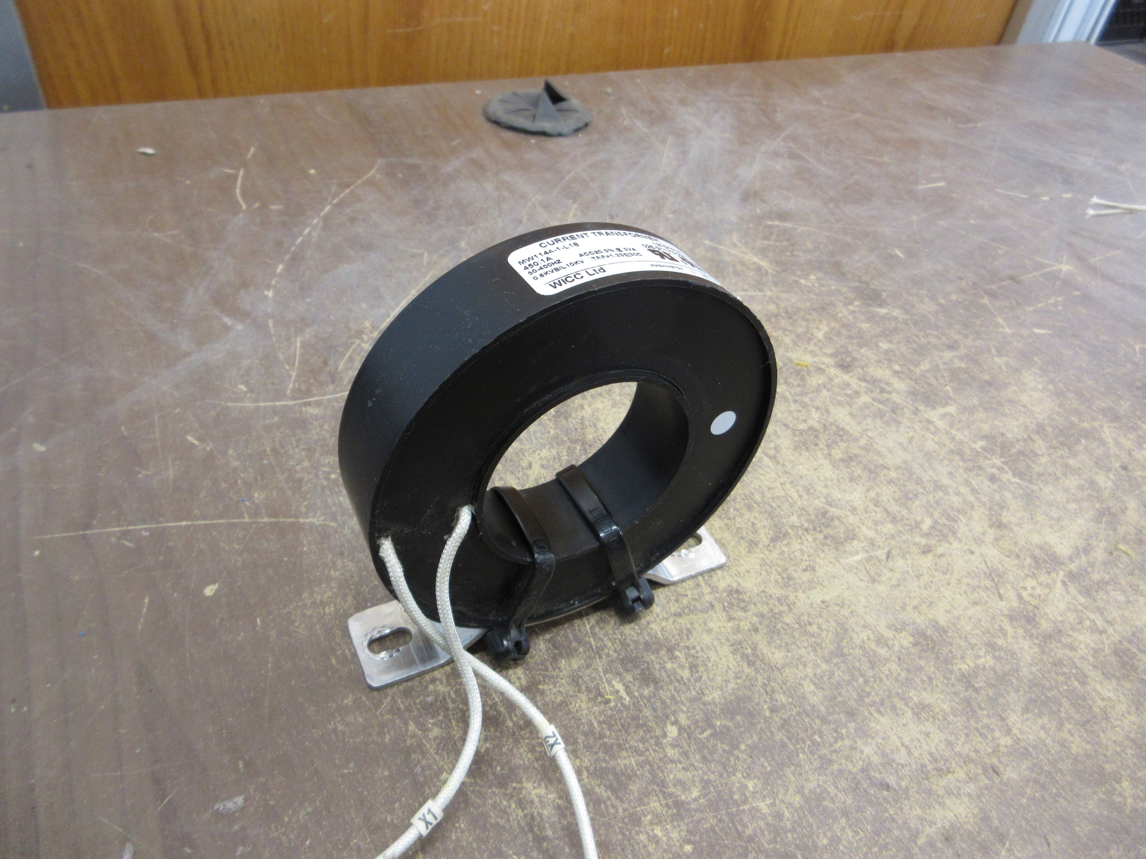 WICC Current Transformer MW1144-1-L18 Ratio 450:1A 600V 50-400Hz 10kV BIL Used