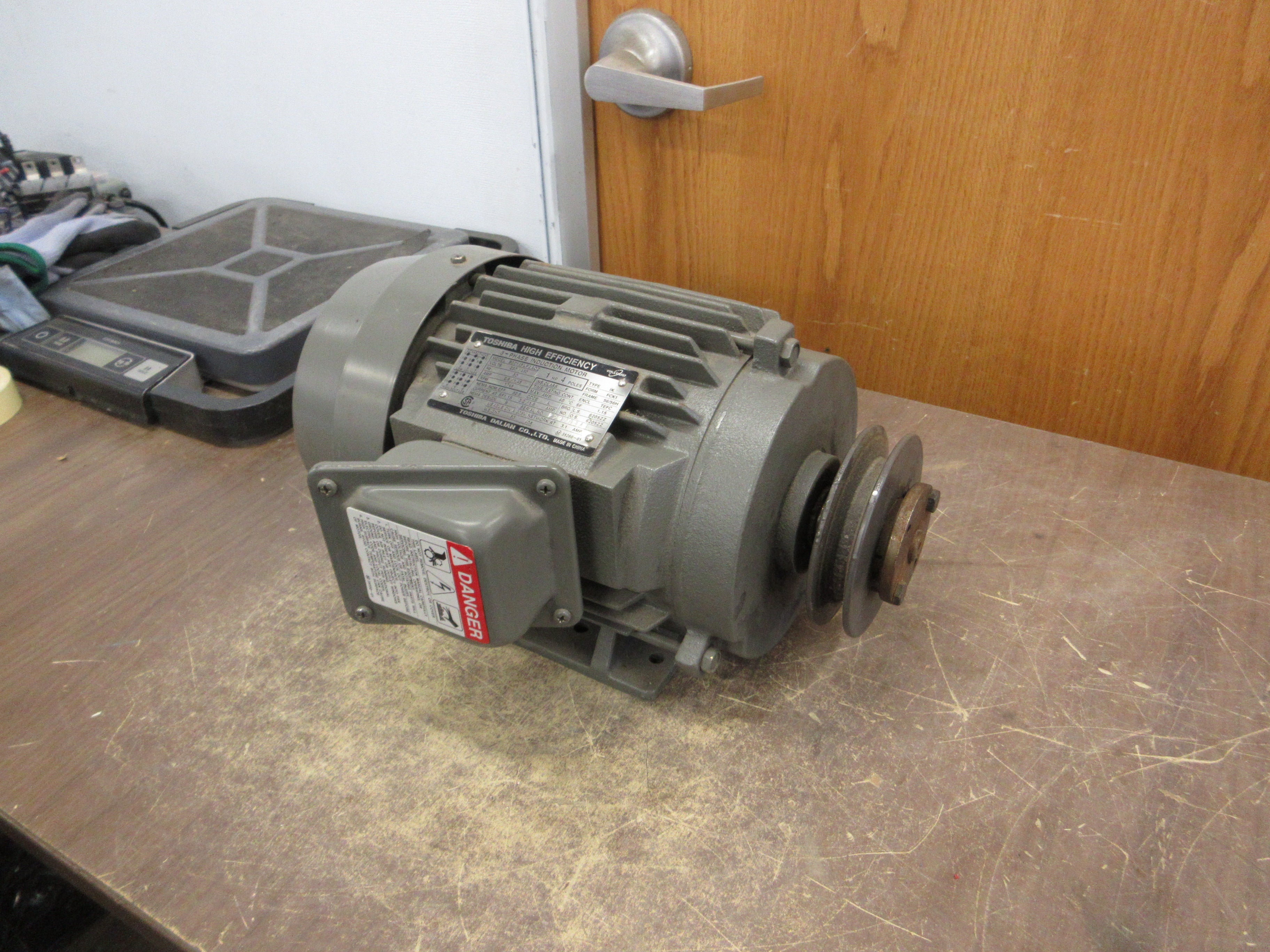 Toshiba Induction Motor B0014FLF2AOZ 1HP 1800RPM 230/460V 60Hz 2.9/1.45A 4P Used