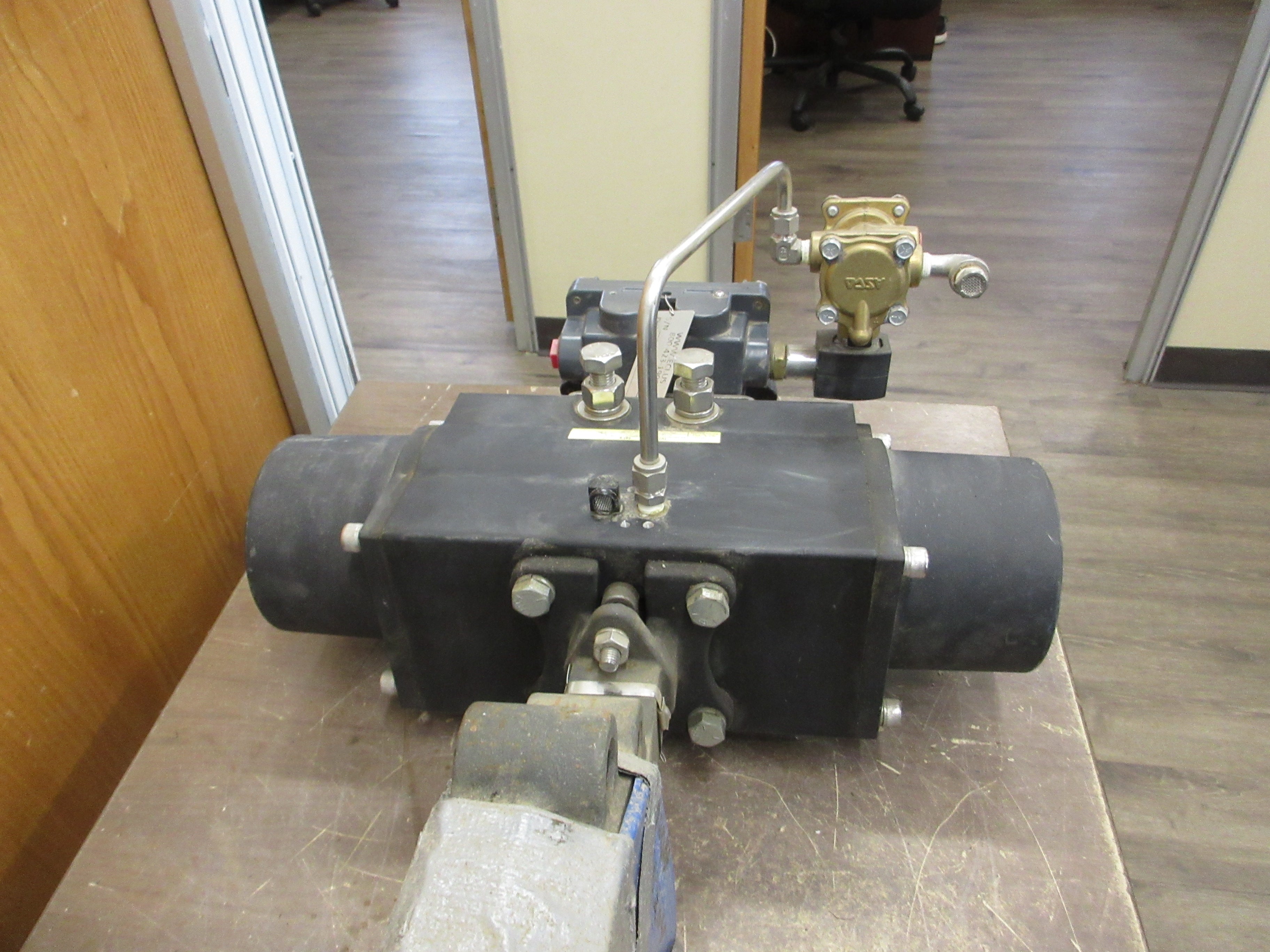 Keystone Actuated Valve w/ Positioner 36-0150L0A100A1-CAS00KBR1PFSAKB Size: 6"