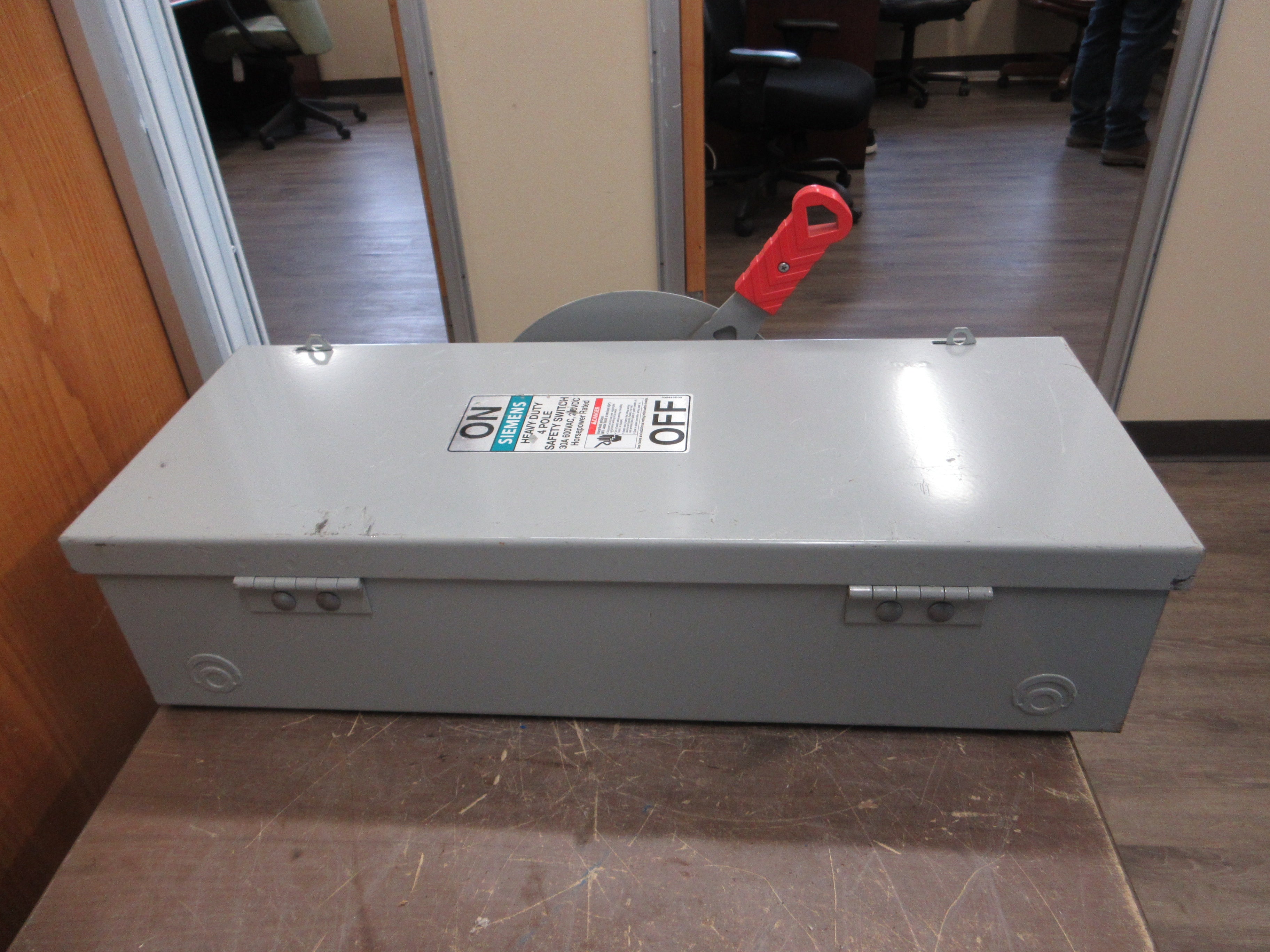 Siemens Non-Fusible Safety Switch / Disconnect HNF461 30A 600V 4P Used
