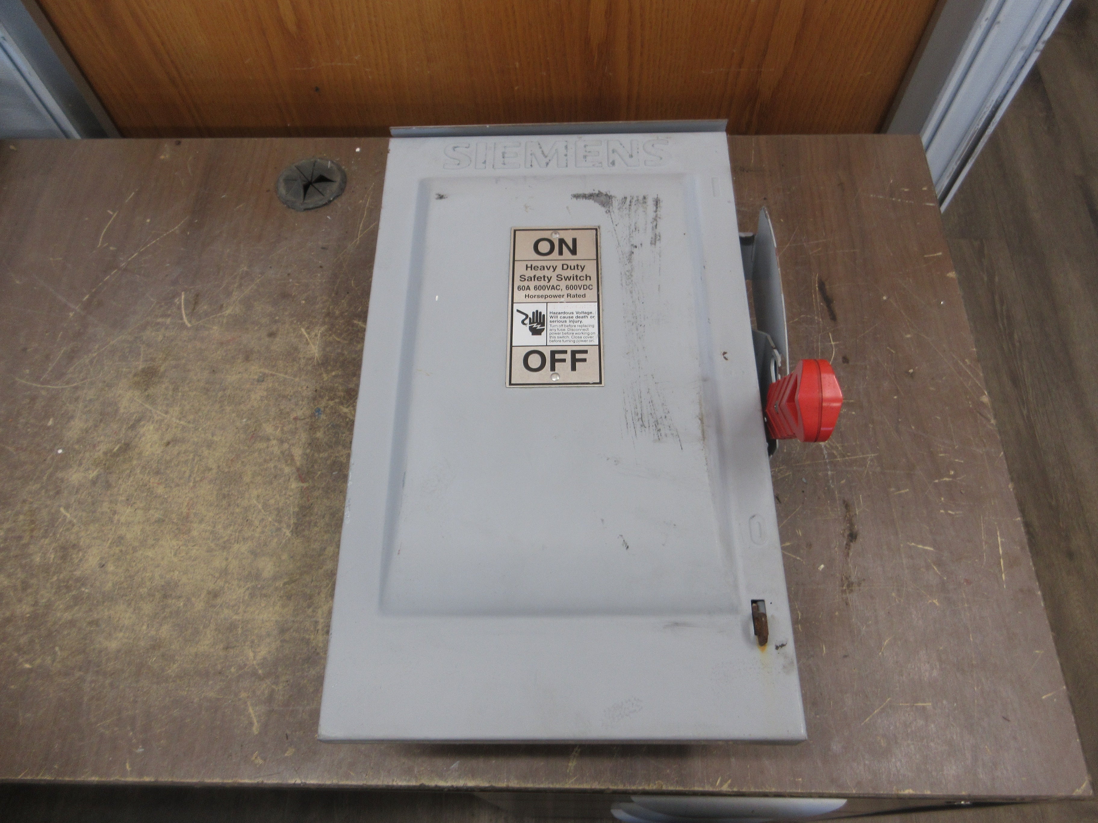 Siemens Fusible 3R Safety Switch / Disconnect HF362R 60A 600V 3P Used