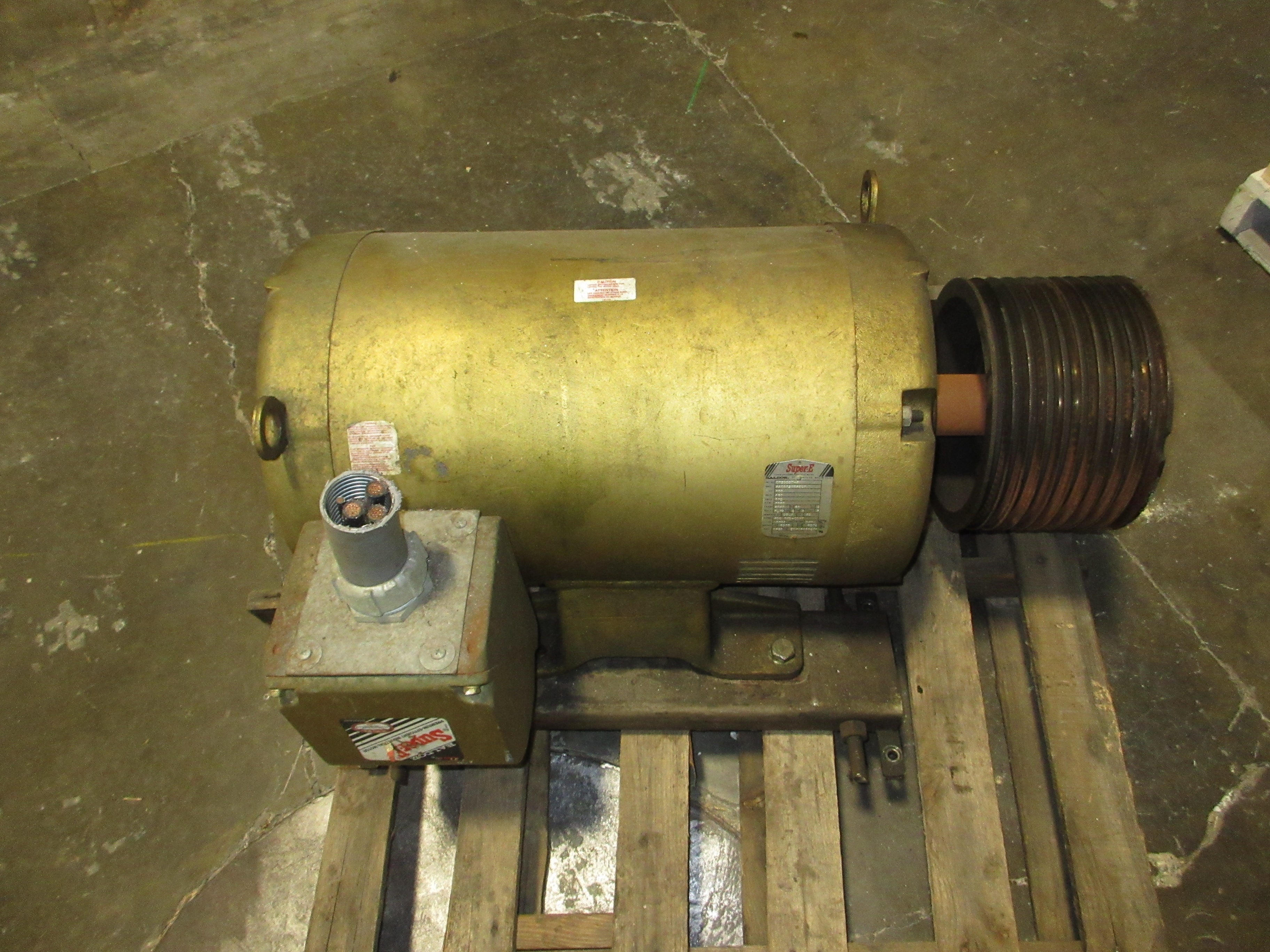 Baldor Industrial Motor EM2555T-4 100HP 1800RPM 460V 115A 60Hz 3Ph Frame: 404T