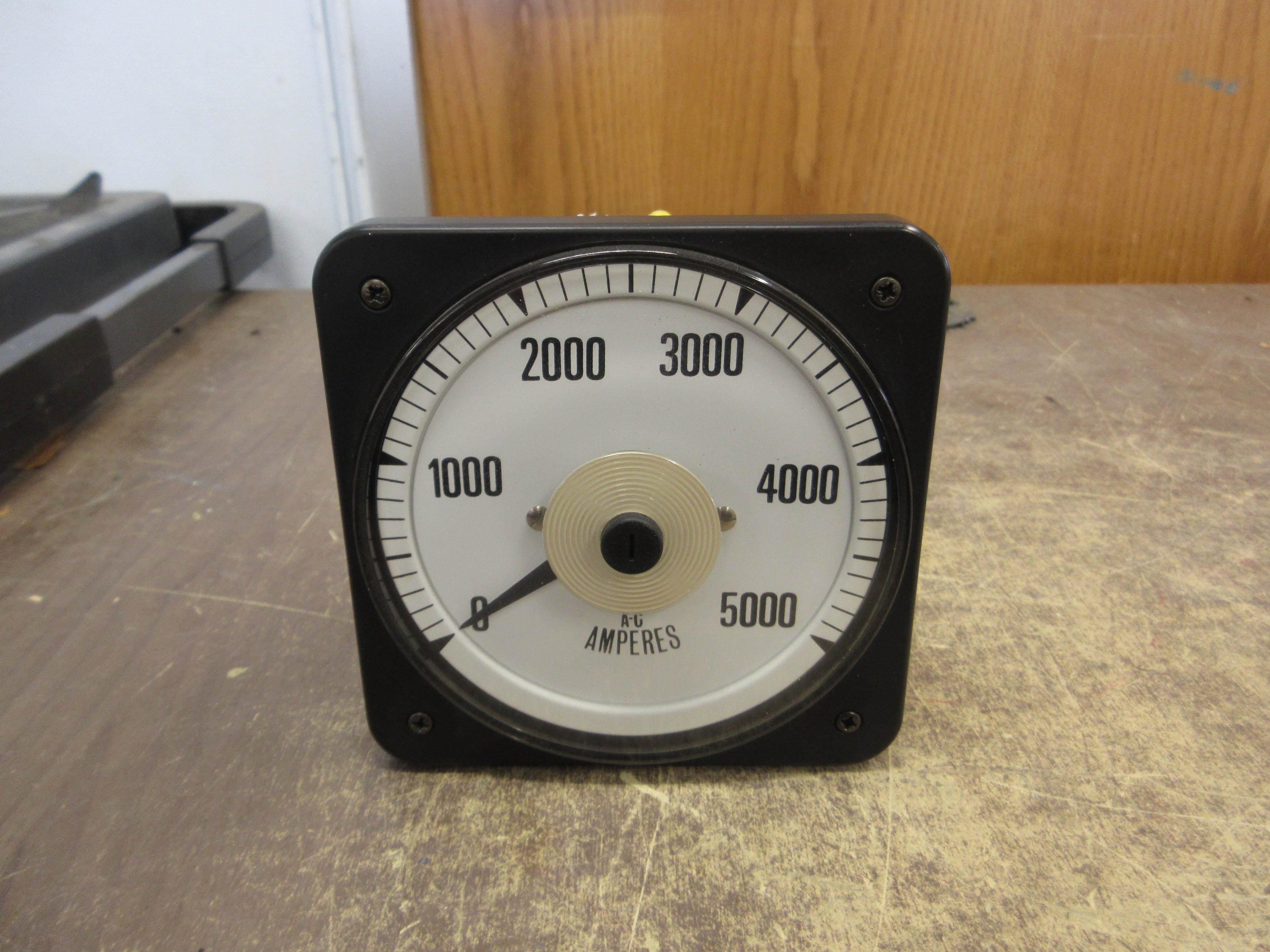 Crompton / Tyco AC Ammeter 077-05FA-LSUJ-C6-SN Range: 0-5000A Used