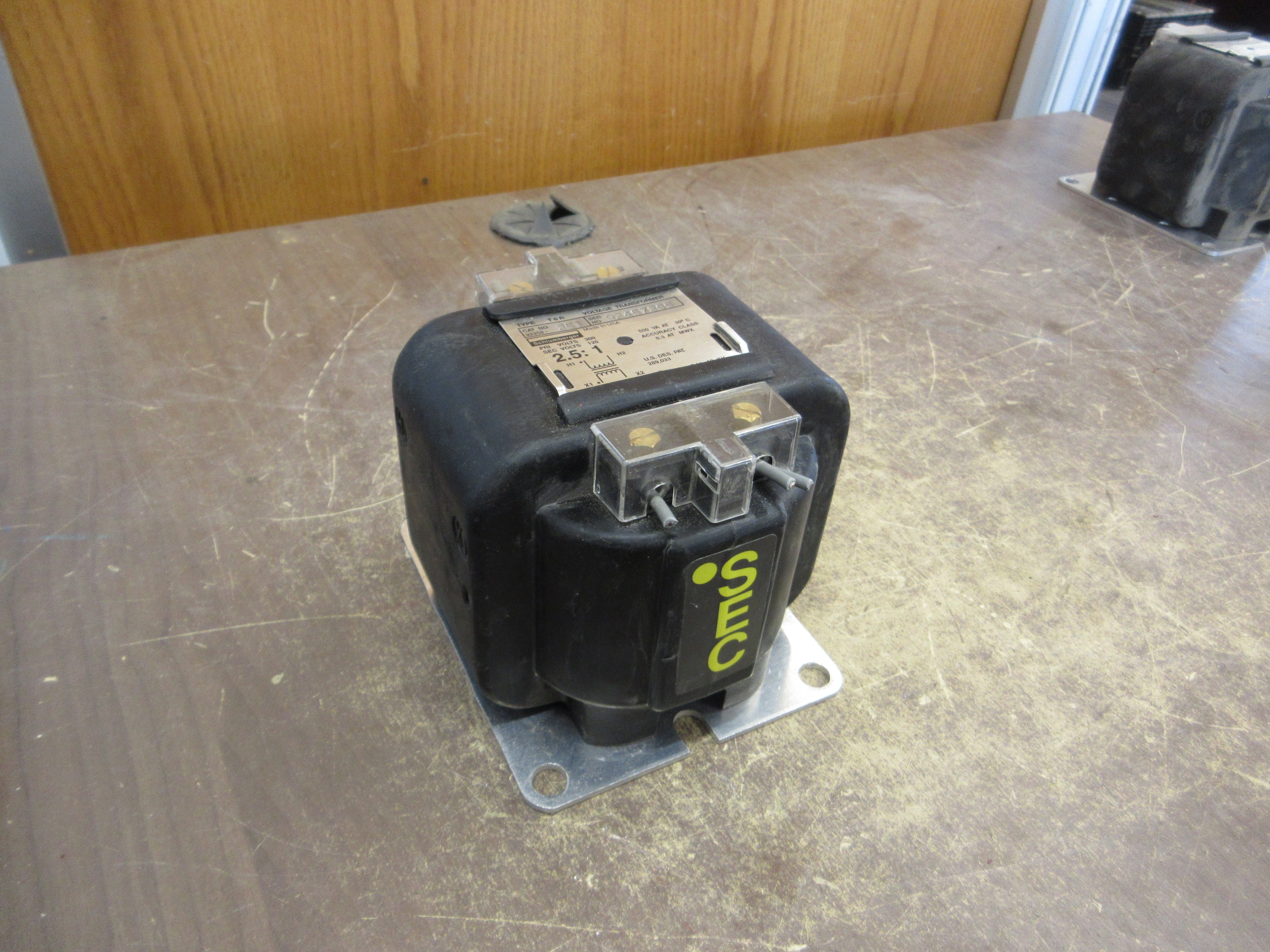 Schlumberger Type T6R Voltage Transformer 92358-251 Ratio 2.5:1 Pri: 300V Used
