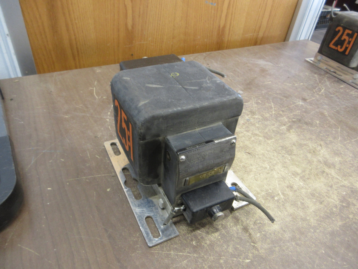 Westinghouse PXA-10 Potential Transformer 592A781G03 Pri: 520Y/300V Ratio 2.5:1