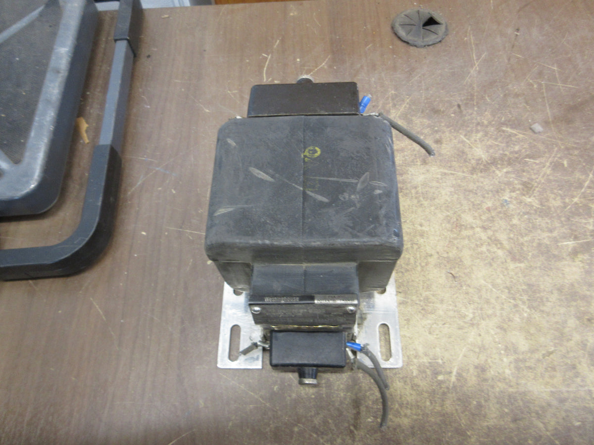 Westinghouse PXA-10 Potential Transformer 592A781G03 Pri: 520Y/300V Ratio 2.5:1
