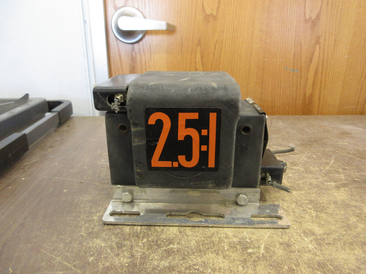 Westinghouse PXA-10 Potential Transformer 592A781G03 Pri: 520Y/300V Ratio 2.5:1