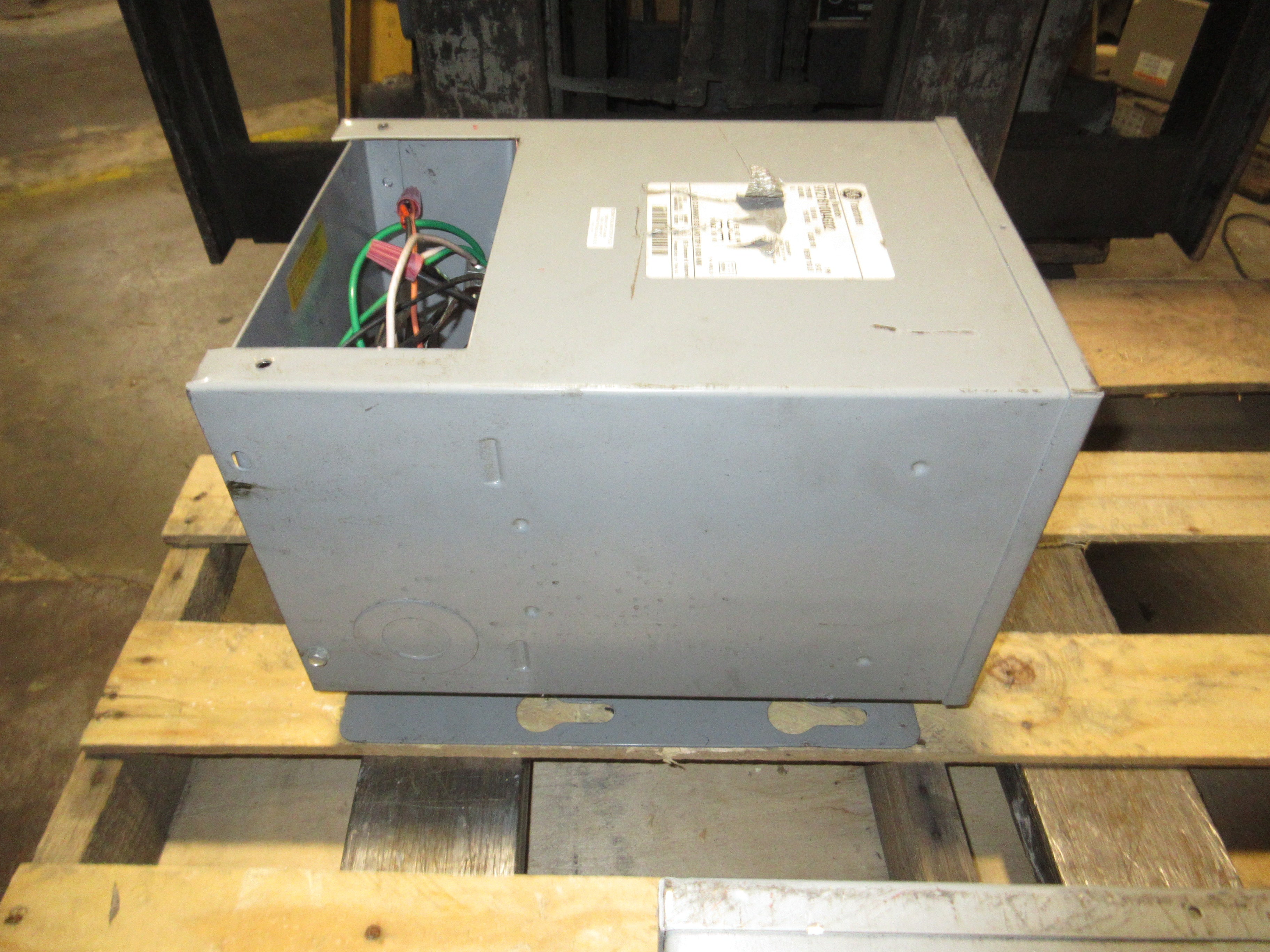 GE Type QMS 3R Transformer 9T21B1004G02 5kVA Pri: 240/480V Sec: 120/240V 1Ph