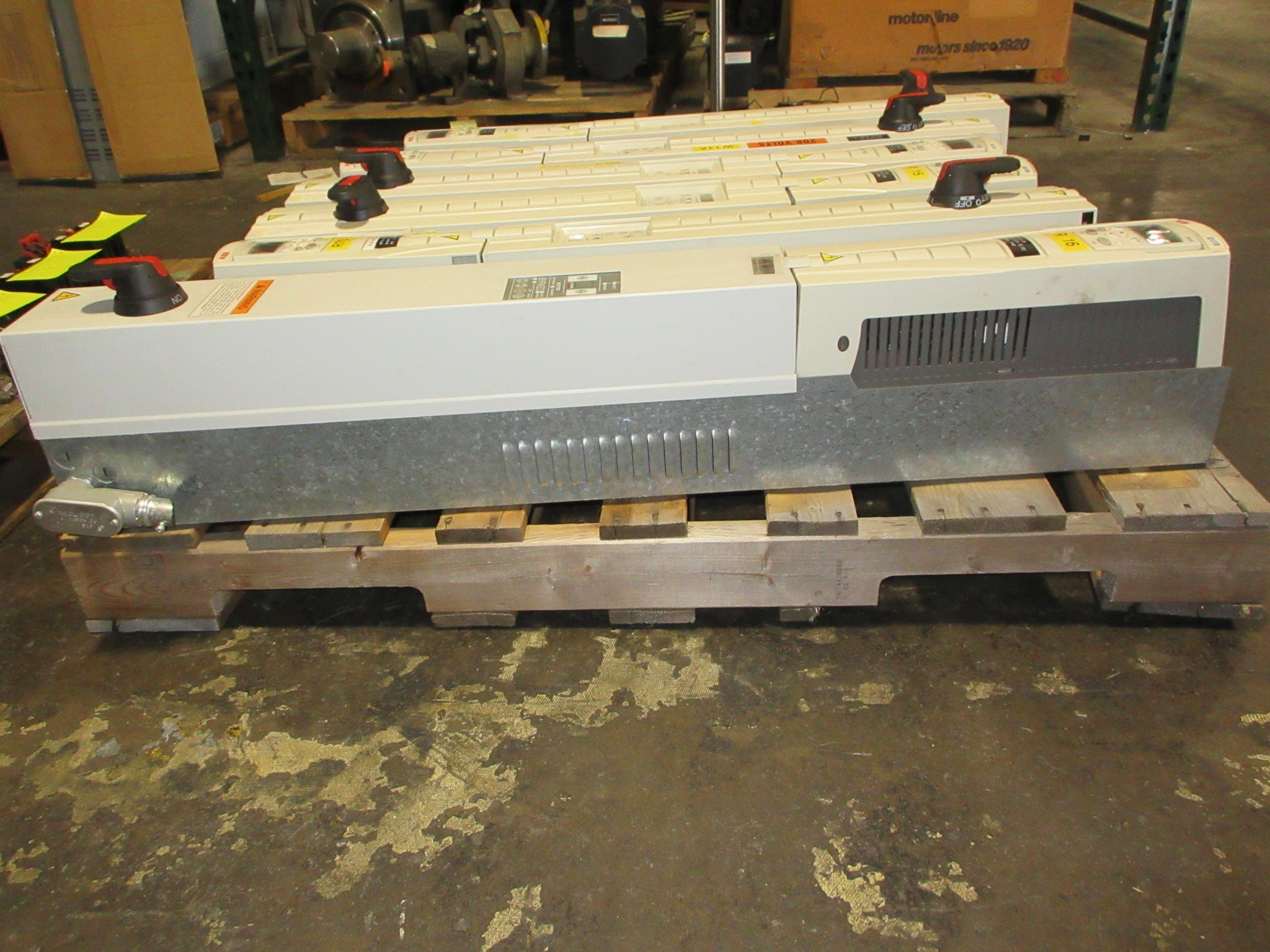 ABB ACH550 AC Drive w/ Bypass ACH550-VD-024A-2+F267 7.5HP 3Ph w/ Keypad Used