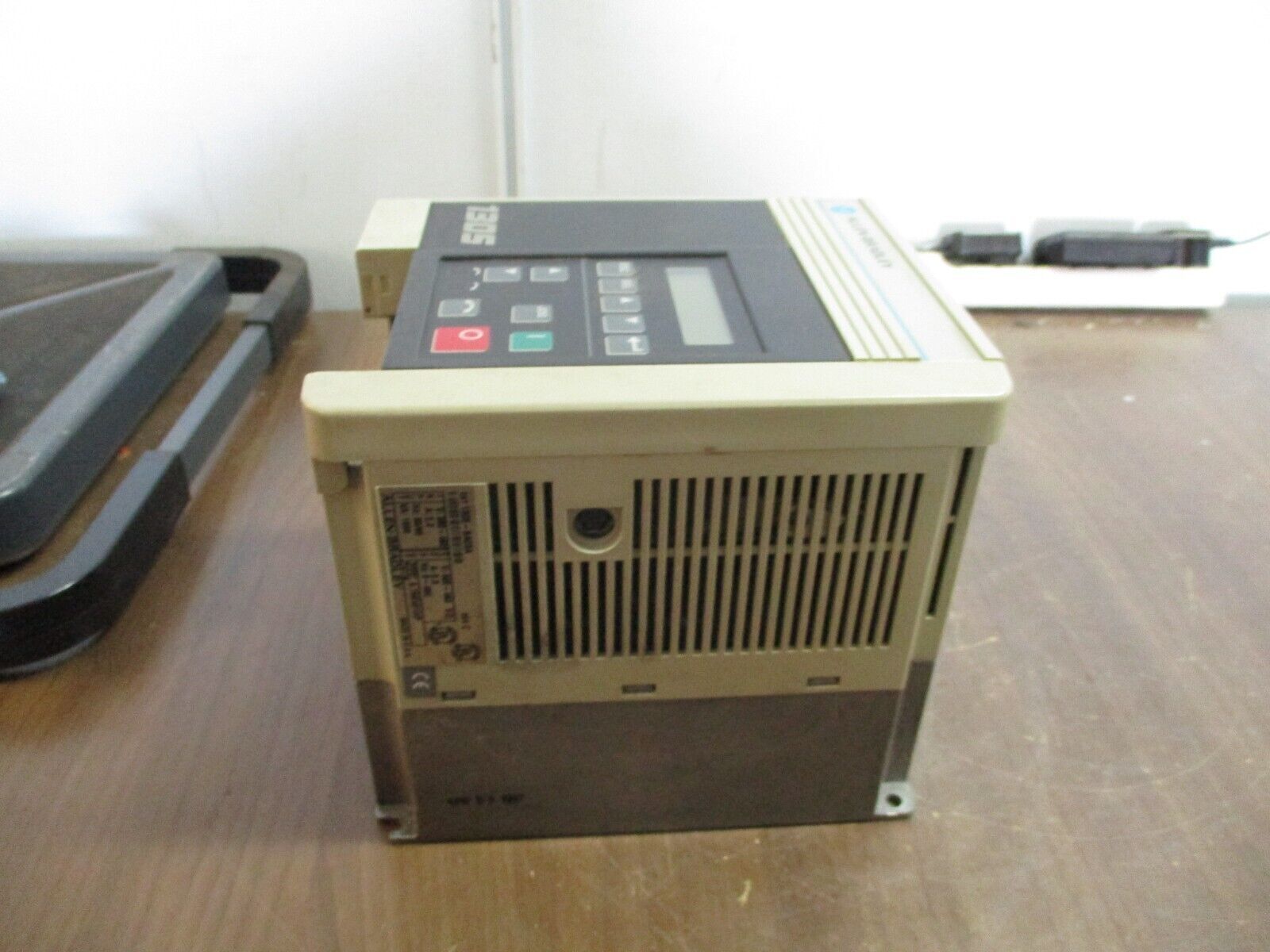 Allen-Bradley AC Drive 1305-BA03A *Broken Cover* Used
