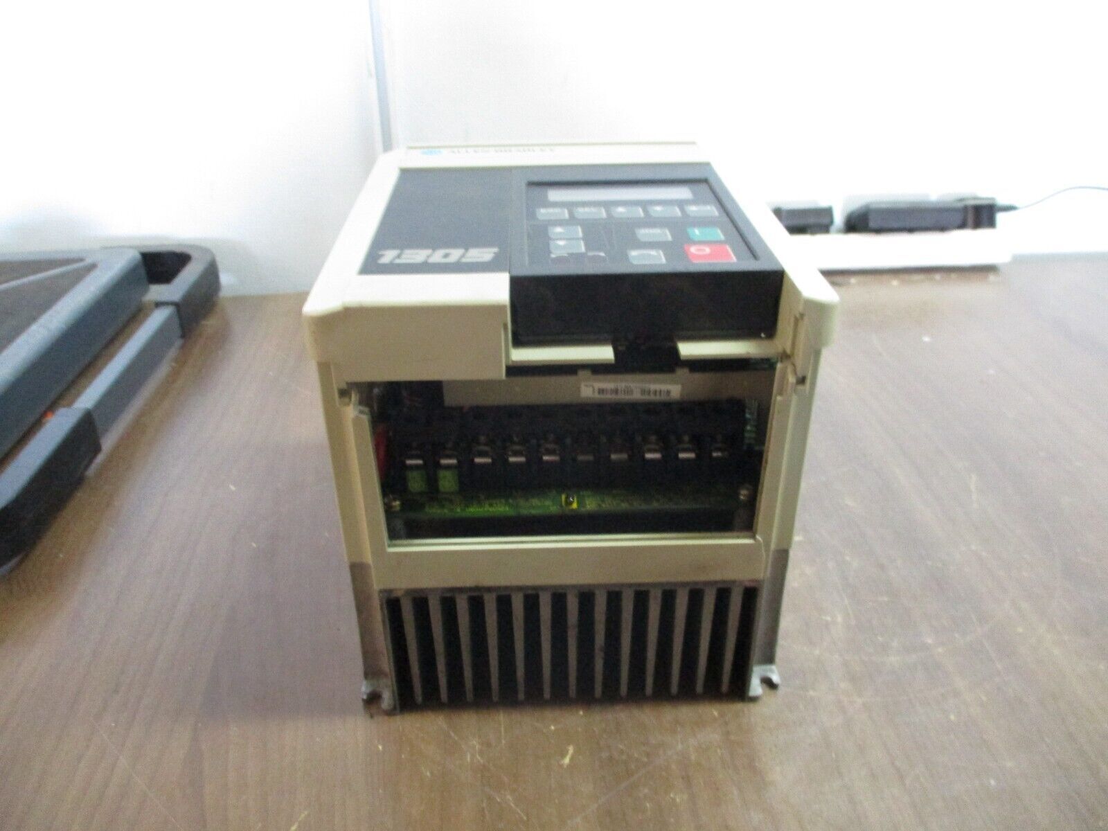 Allen-Bradley AC Drive 1305-BA03A *Broken Cover* Used