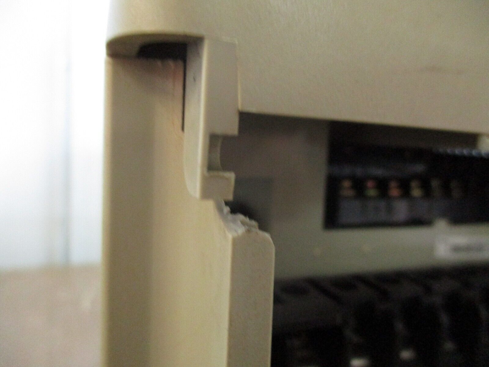 Allen-Bradley AC Drive 1305-BA03A *Broken Cover* Used