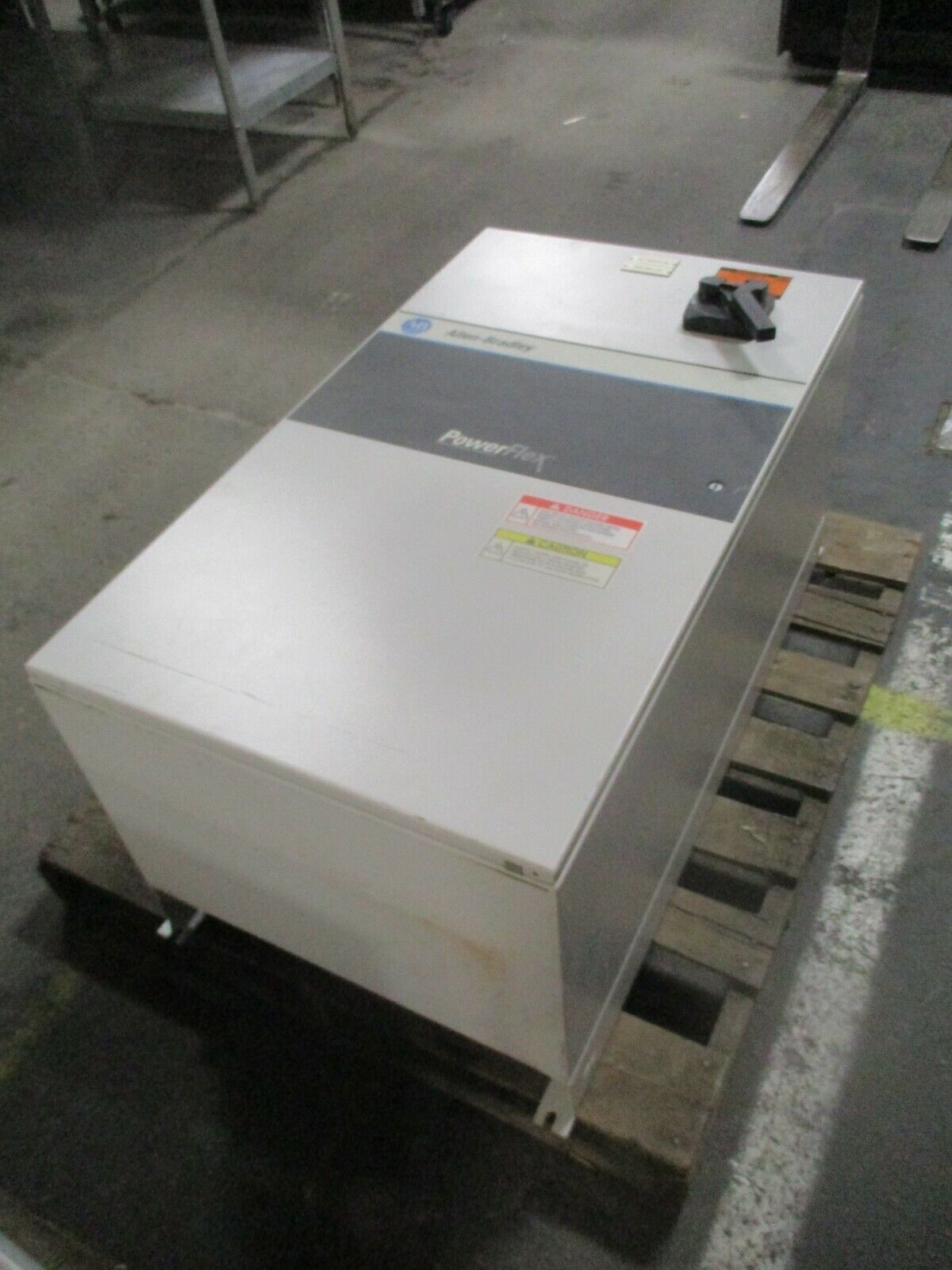 Allen-Bradley PowerFlex 700 AC Drive w/ Nema 12 Enclosure 15HP 460V 3Ph Used